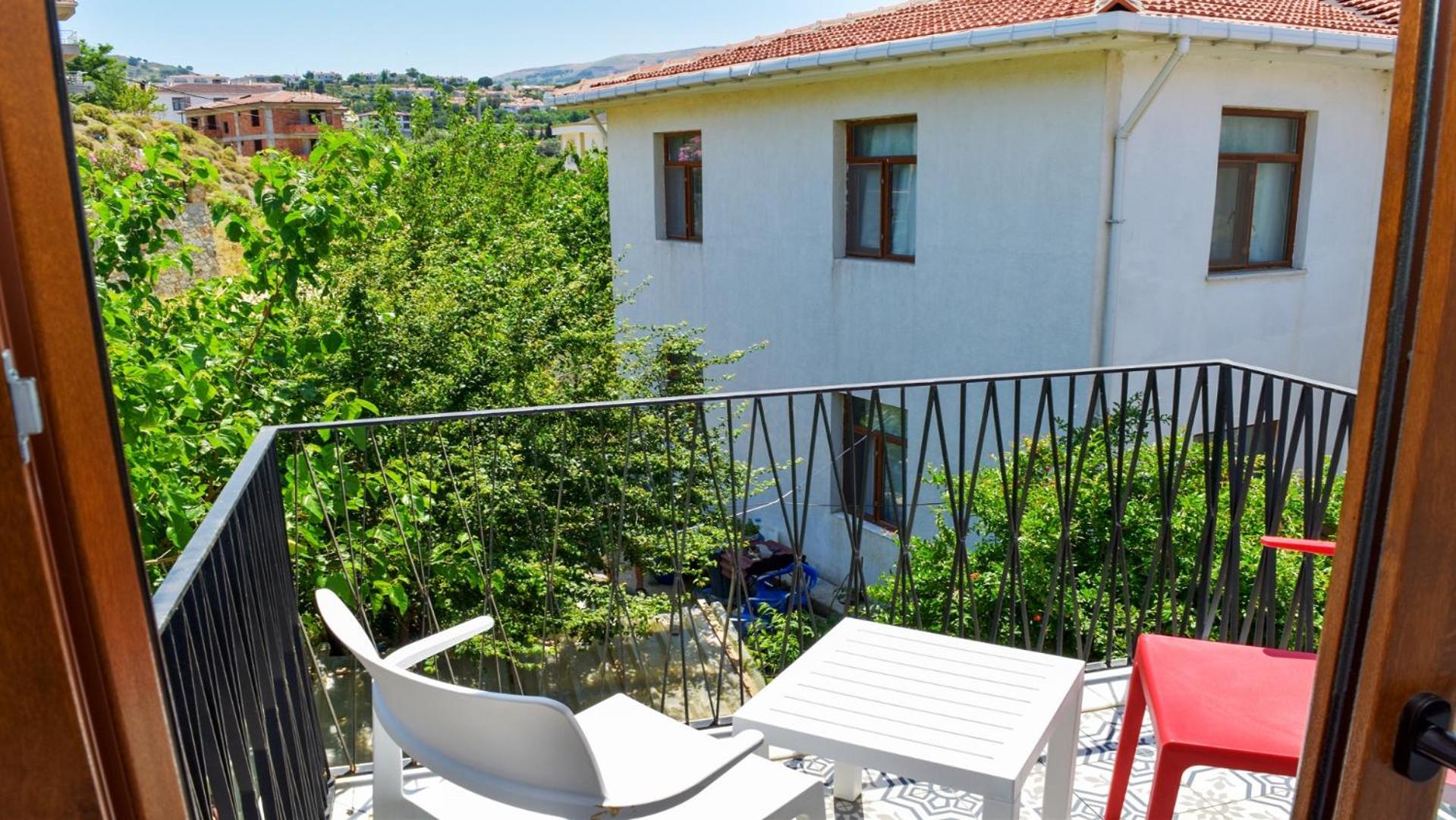 Deluxe Double Room with Balcony - Photo 2