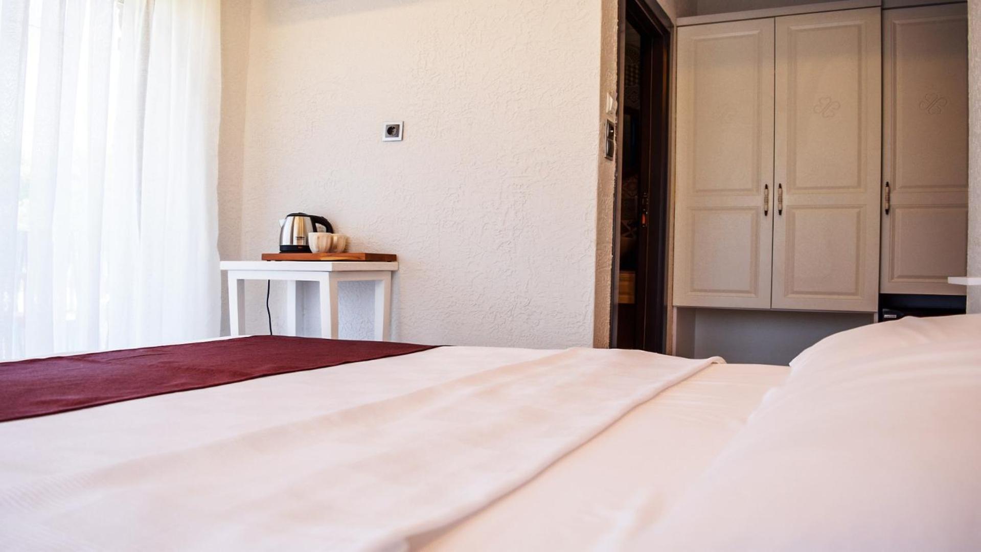 Budget Double Room - Photo 4