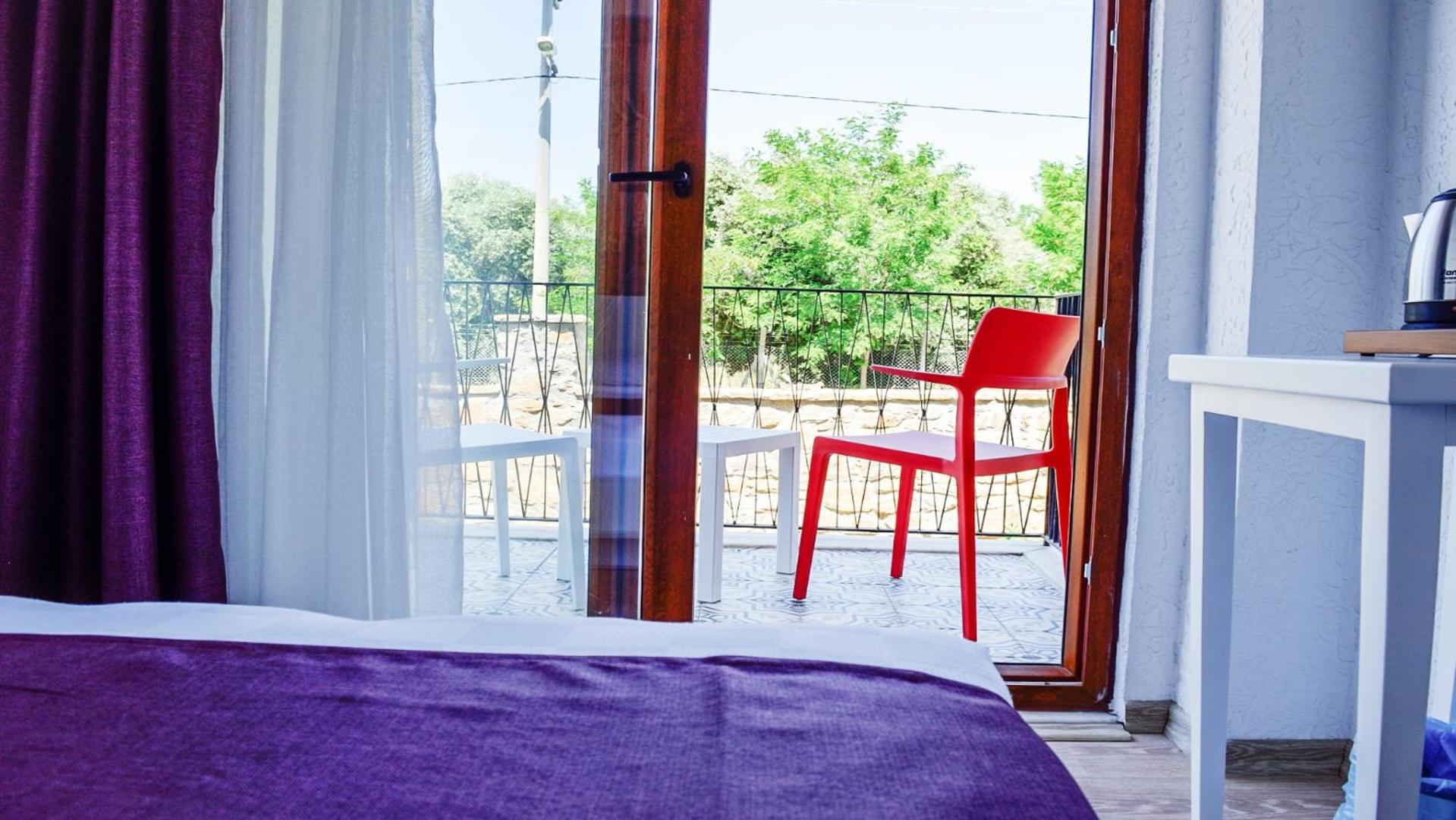 Budget Double Room - Photo 11