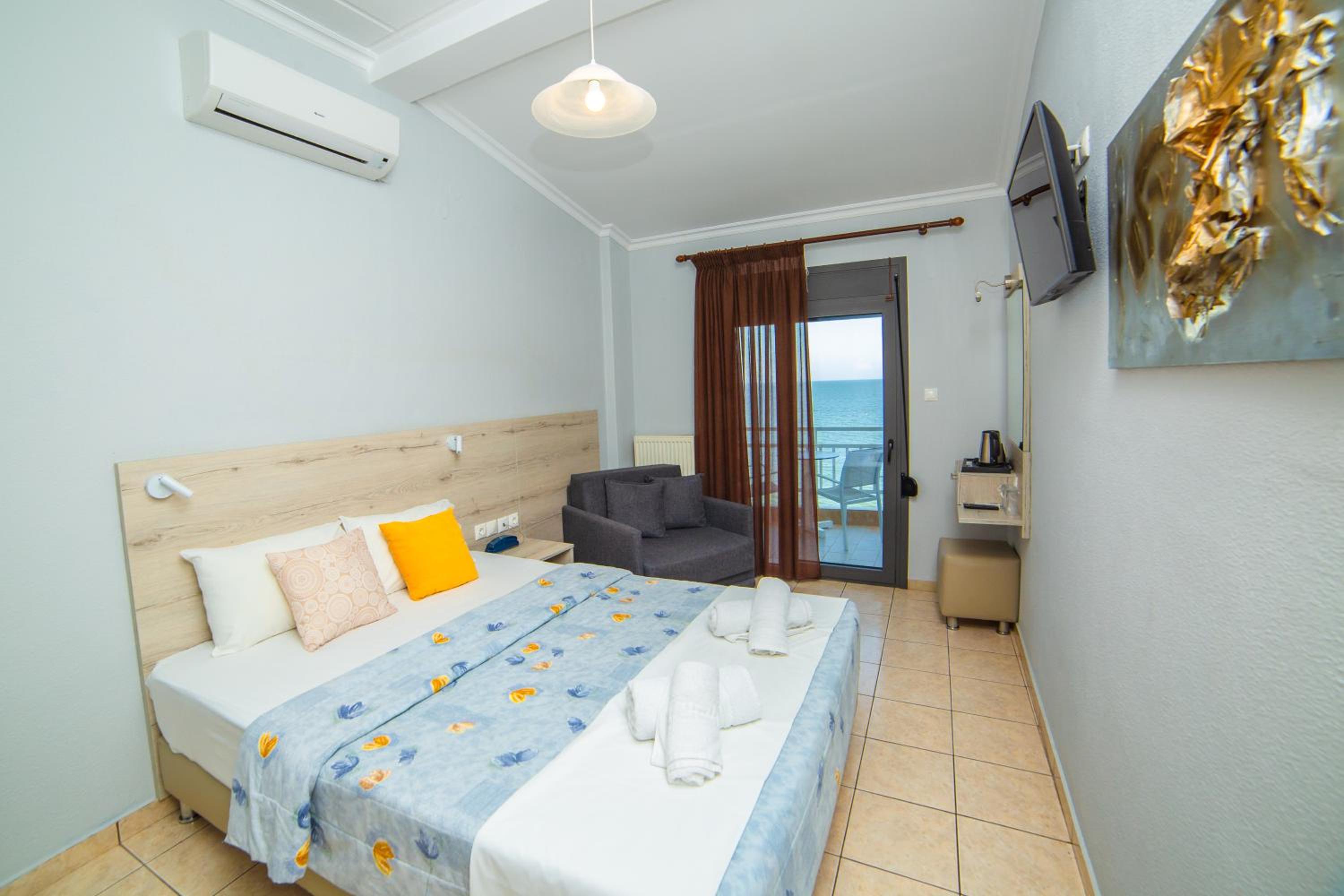 Double Room with Balcony and Sea View photo 2
