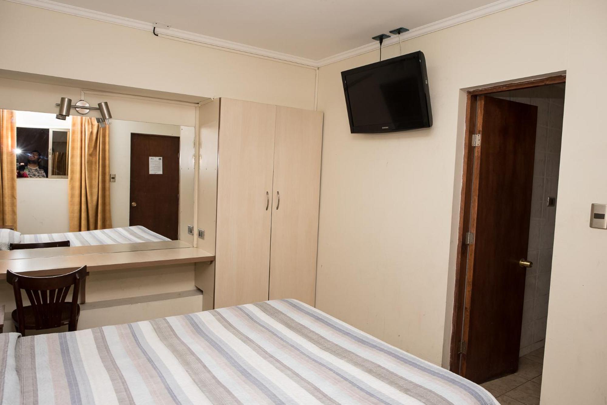 Standard Double Room - Photo 8