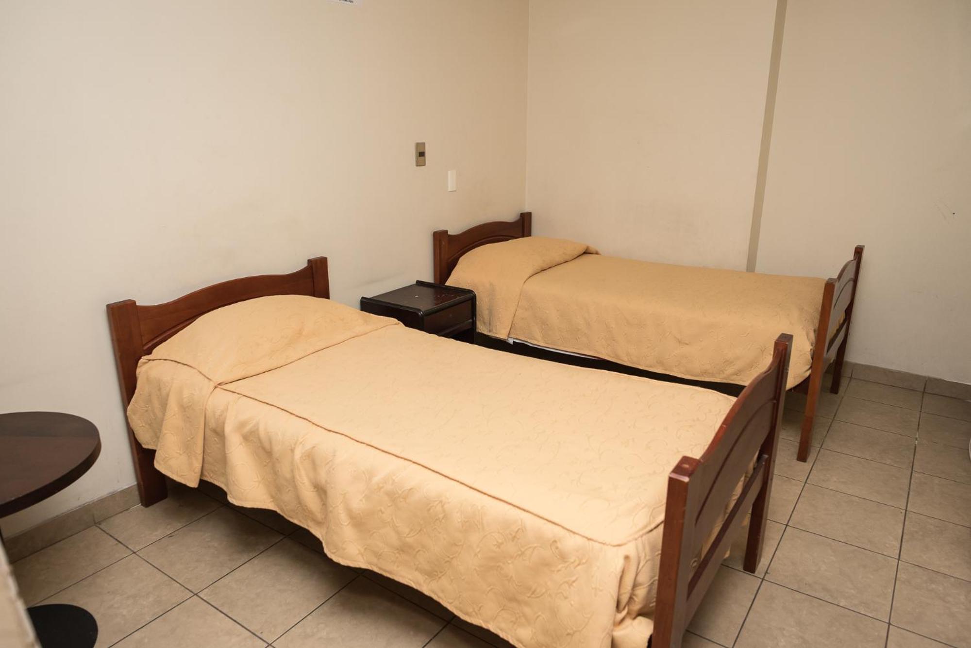 Standard Twin Room - Photo 1