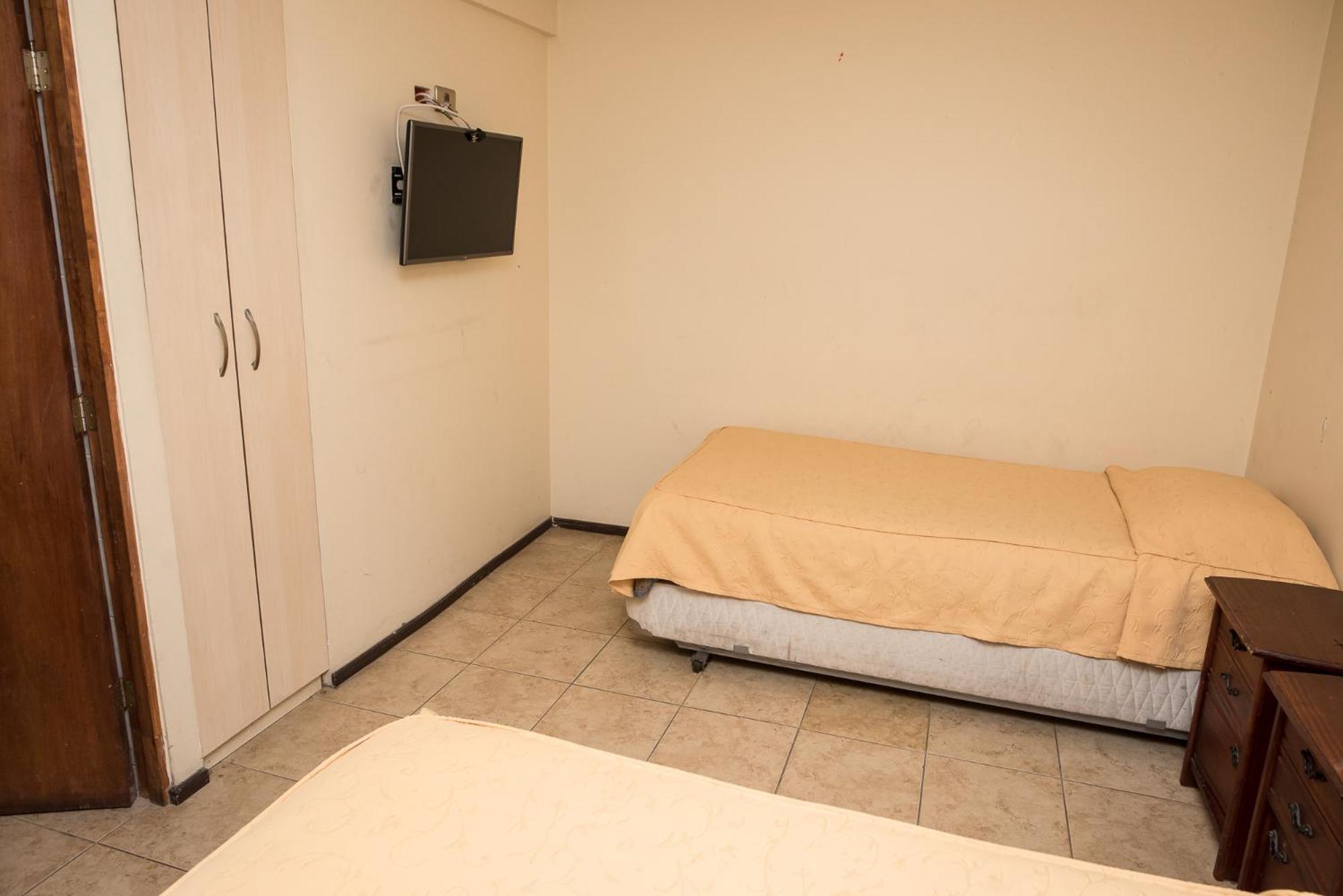 Standard Twin Room - Photo 5