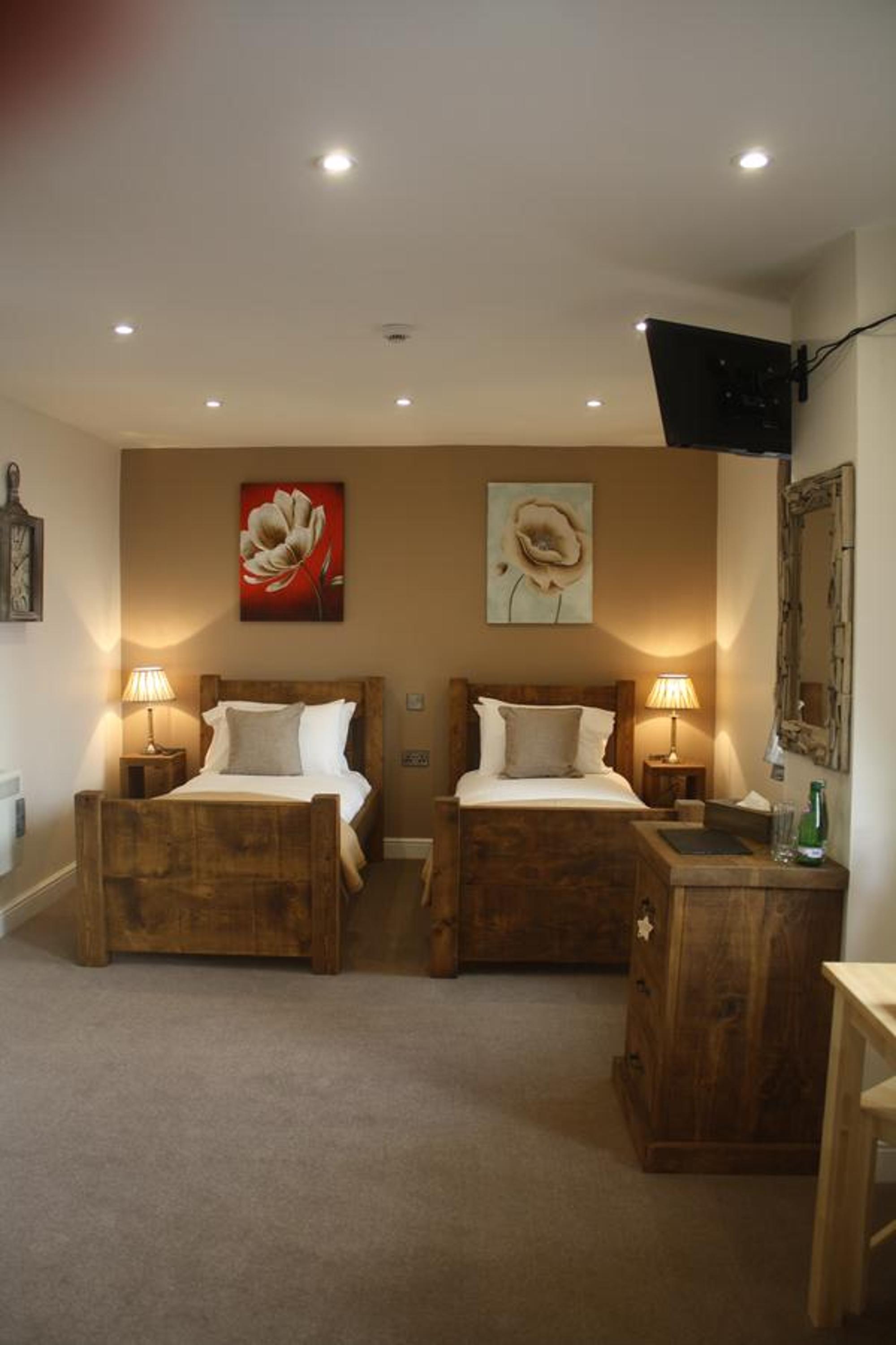 Superior Twin Room - Photo 7