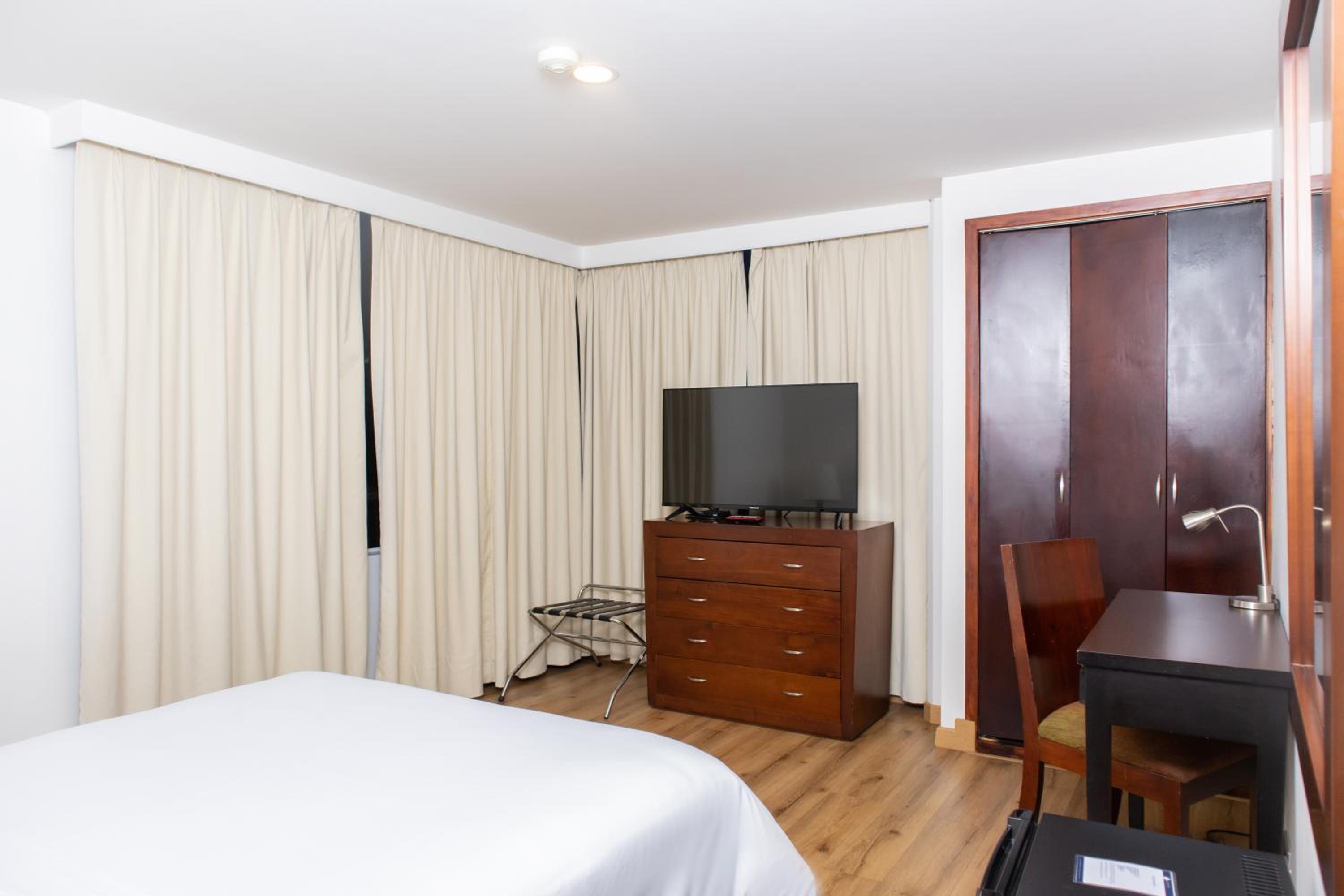 Standard Double Room - Photo 9
