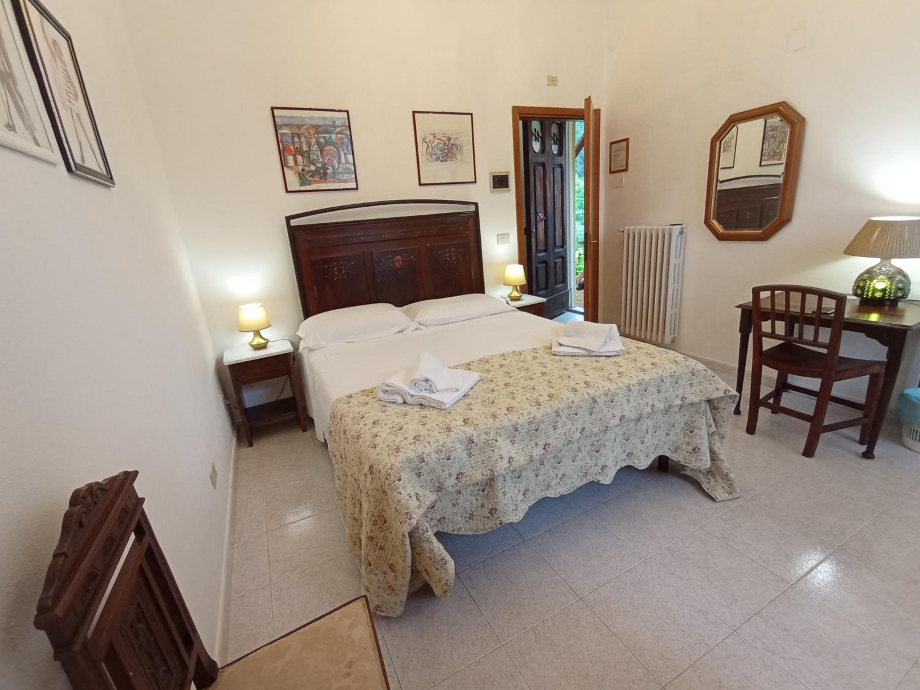 Large Double Room photo 1