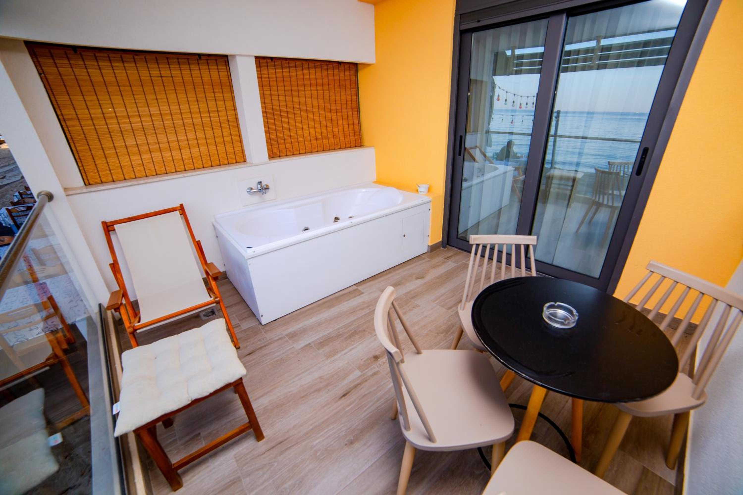 Deluxe Triple Room with Sea View - Photo 1