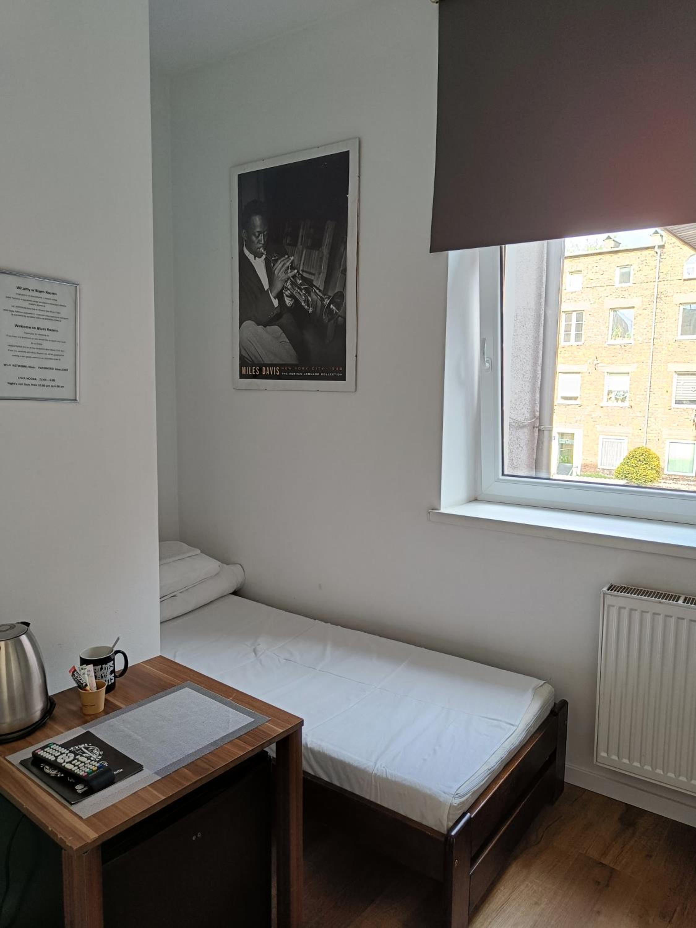 Single Room with Shared Bathroom photo 2