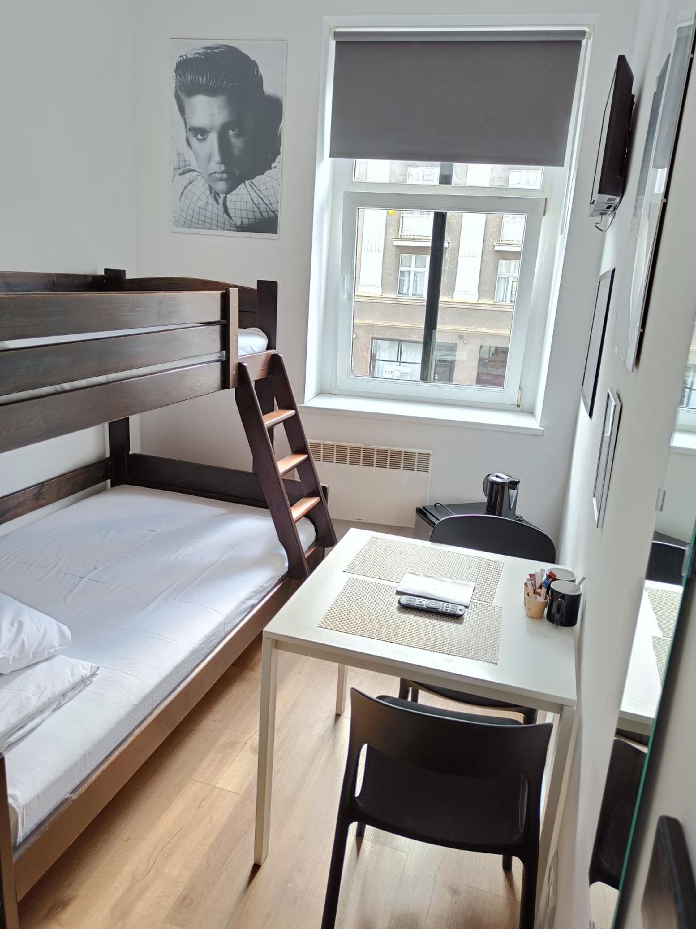 Small Double Room - Photo 1