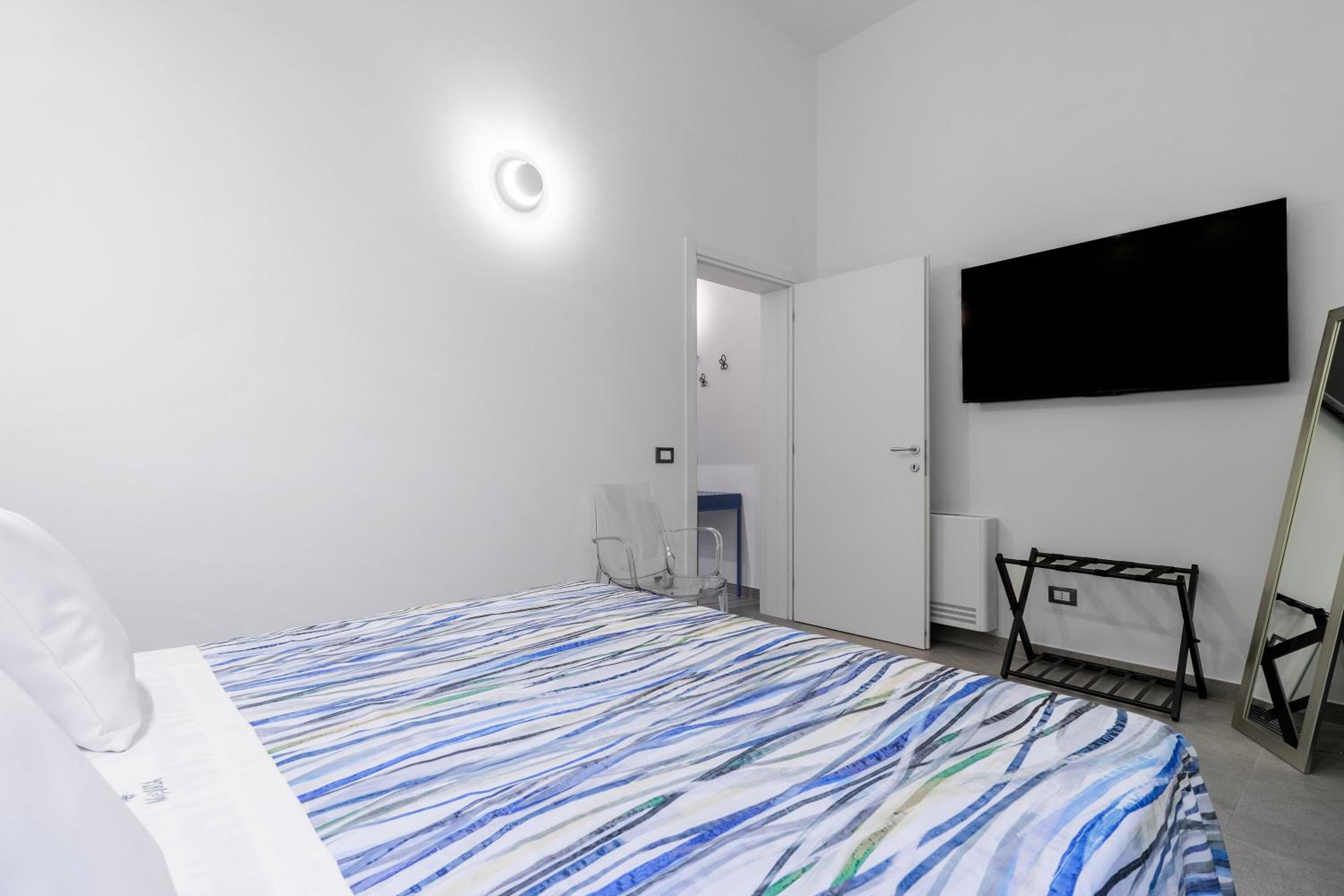 One-Bedroom Apartment photo 2