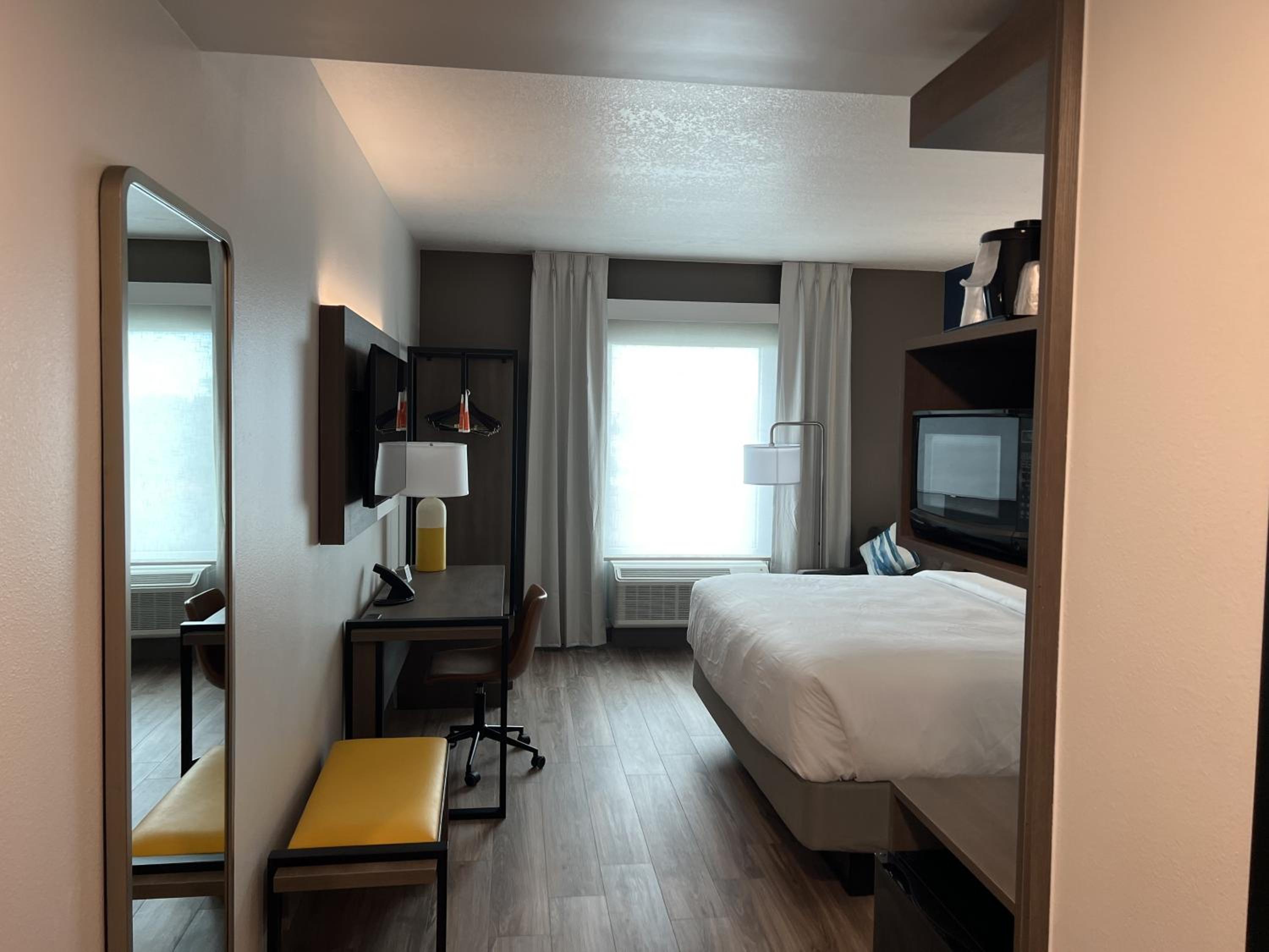 King Room - Non Smoking - Photo 1