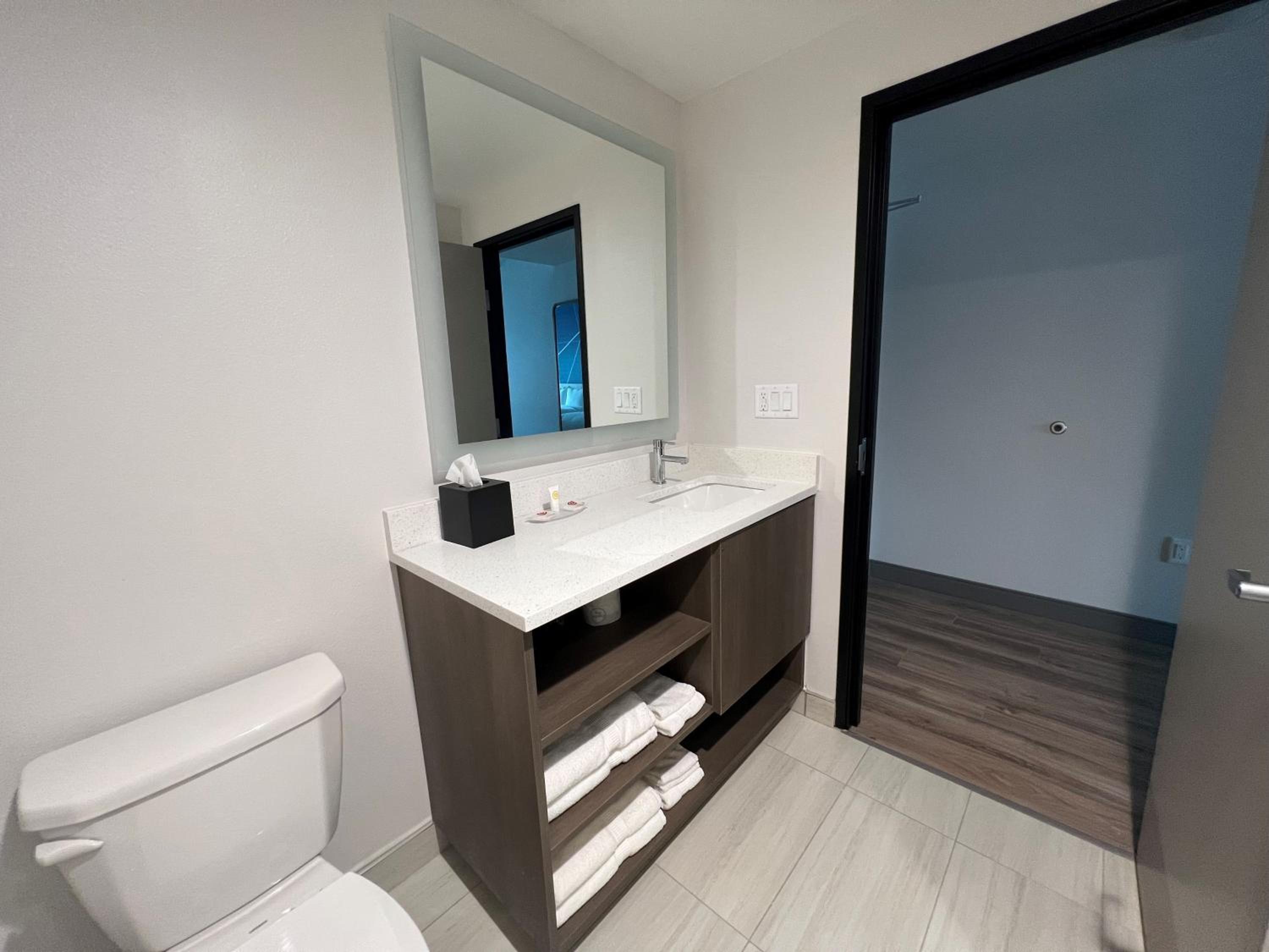 Queen Room with 2 Queen Beds/Non Smoking - Photo 4