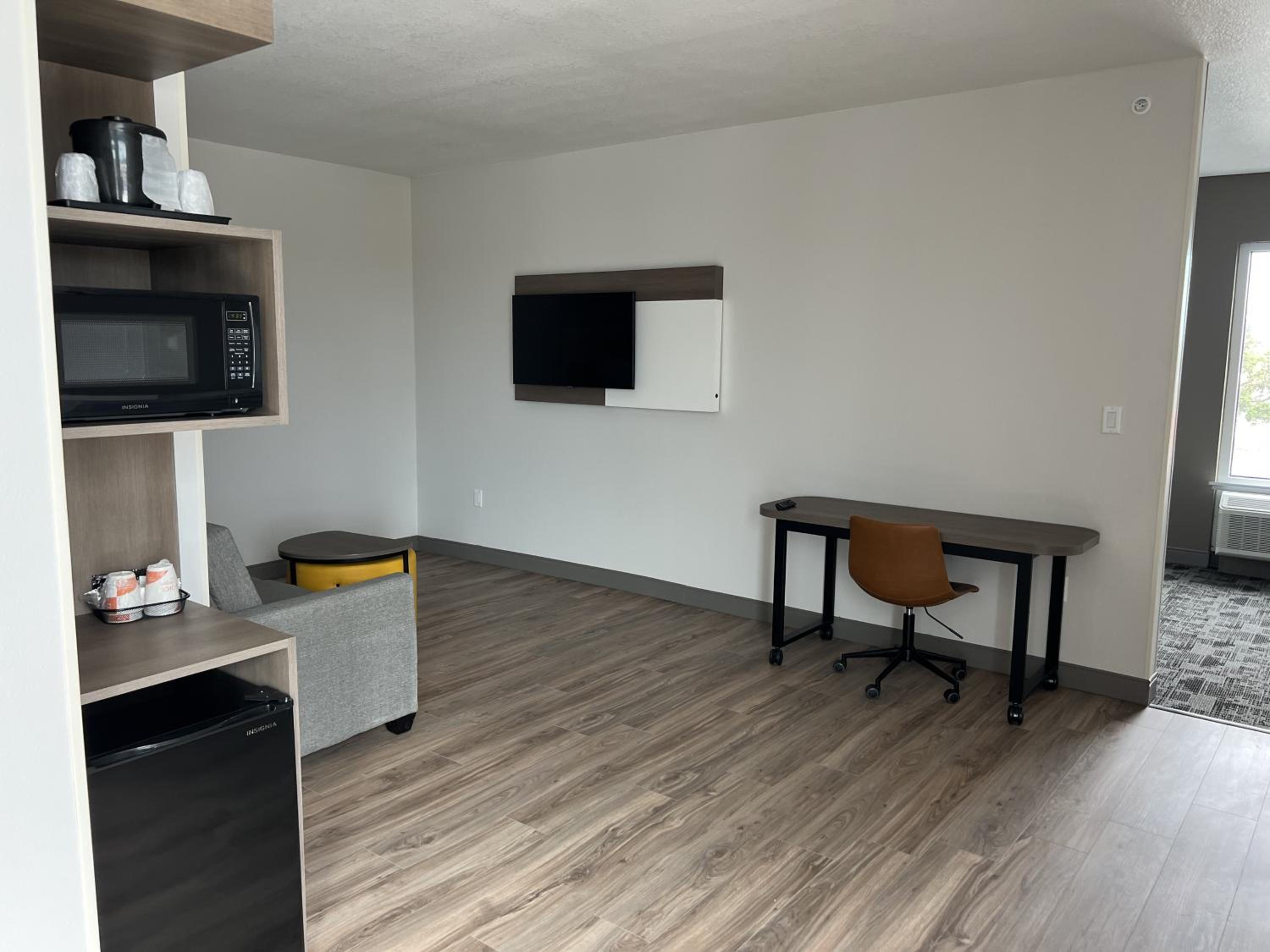 One Room Suite - Non Smoking - Photo 3