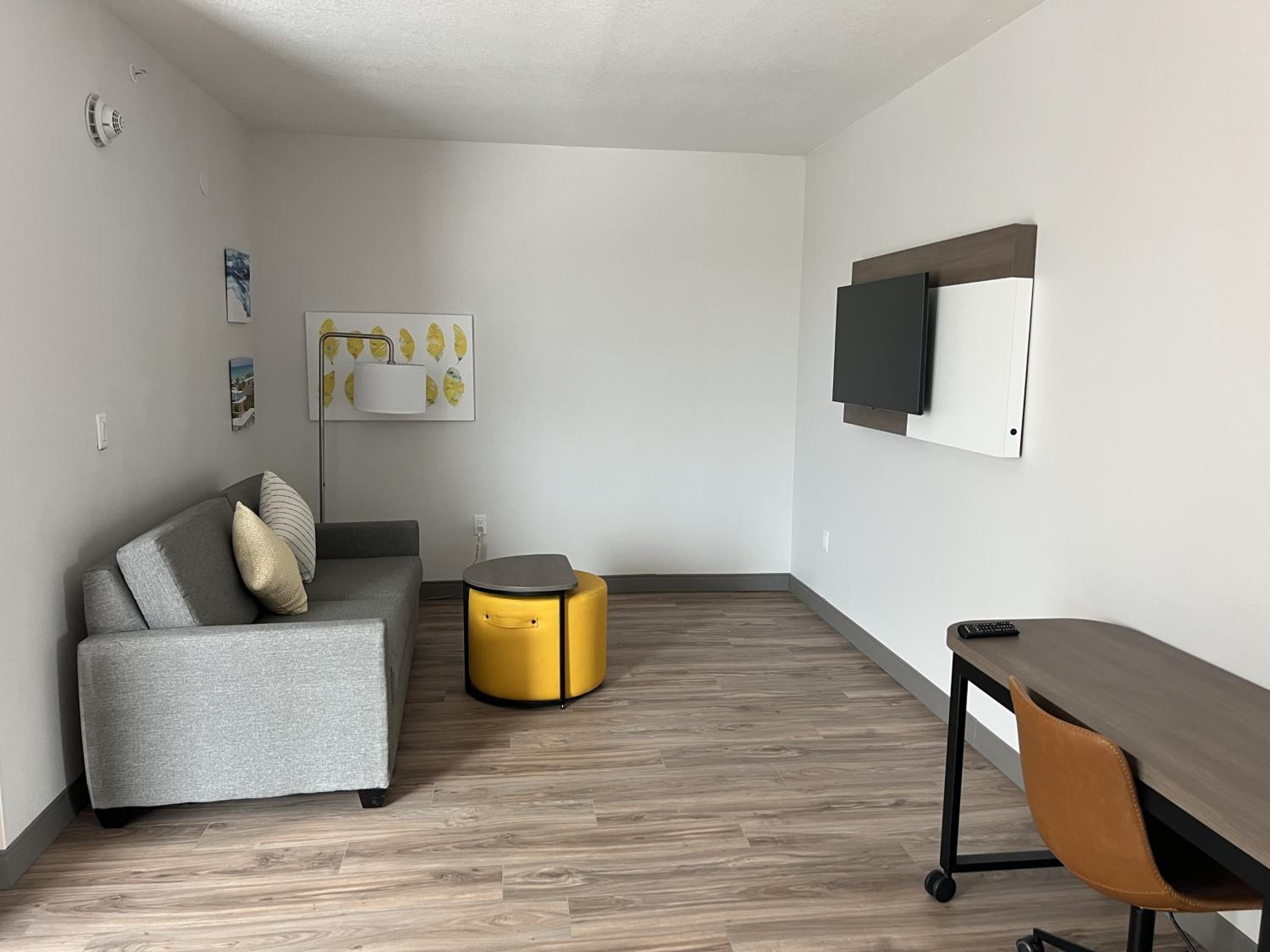 One Room Suite - Non Smoking - Photo 6
