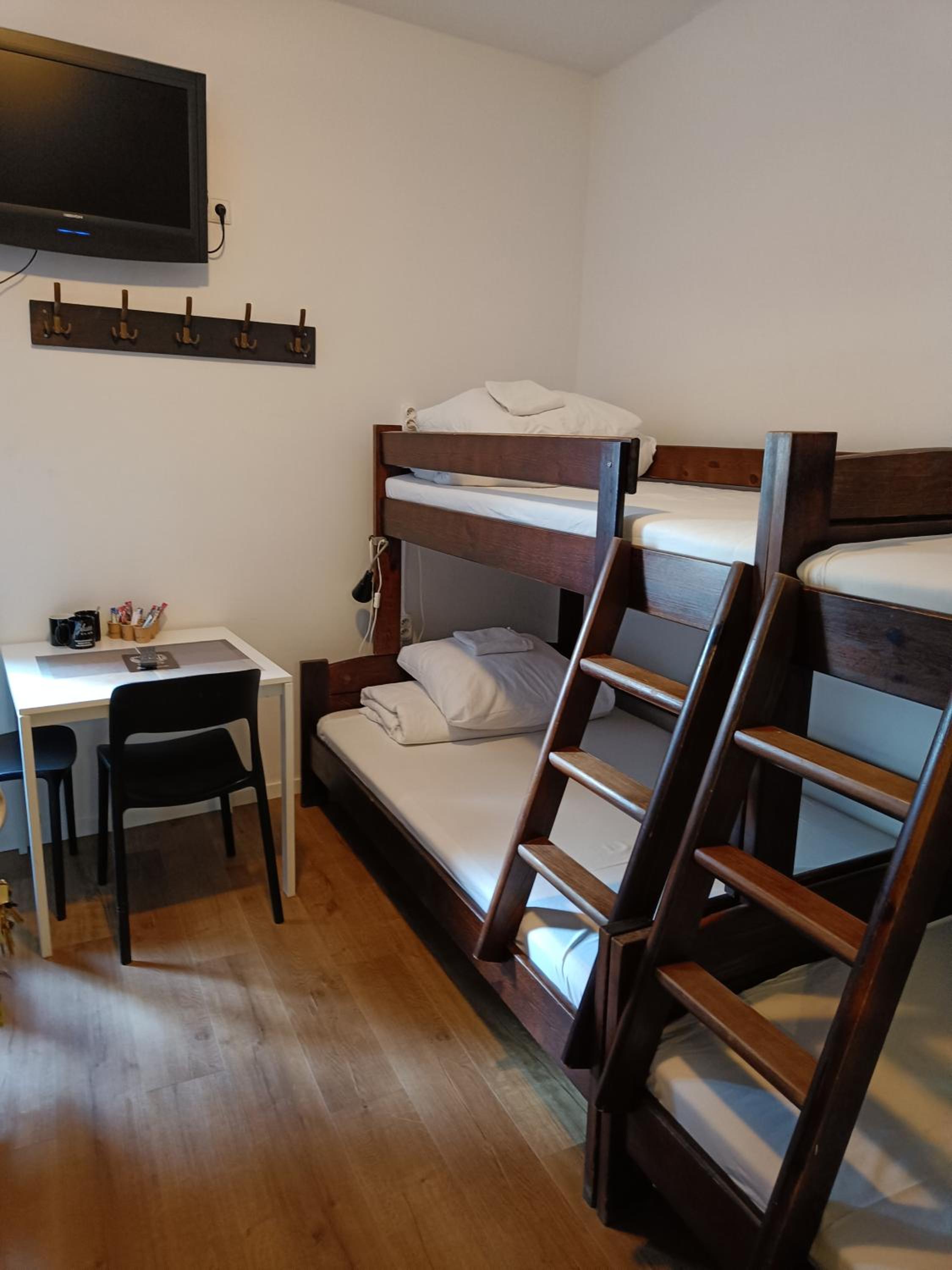 Dormitory Room (6 Adults) photo 1