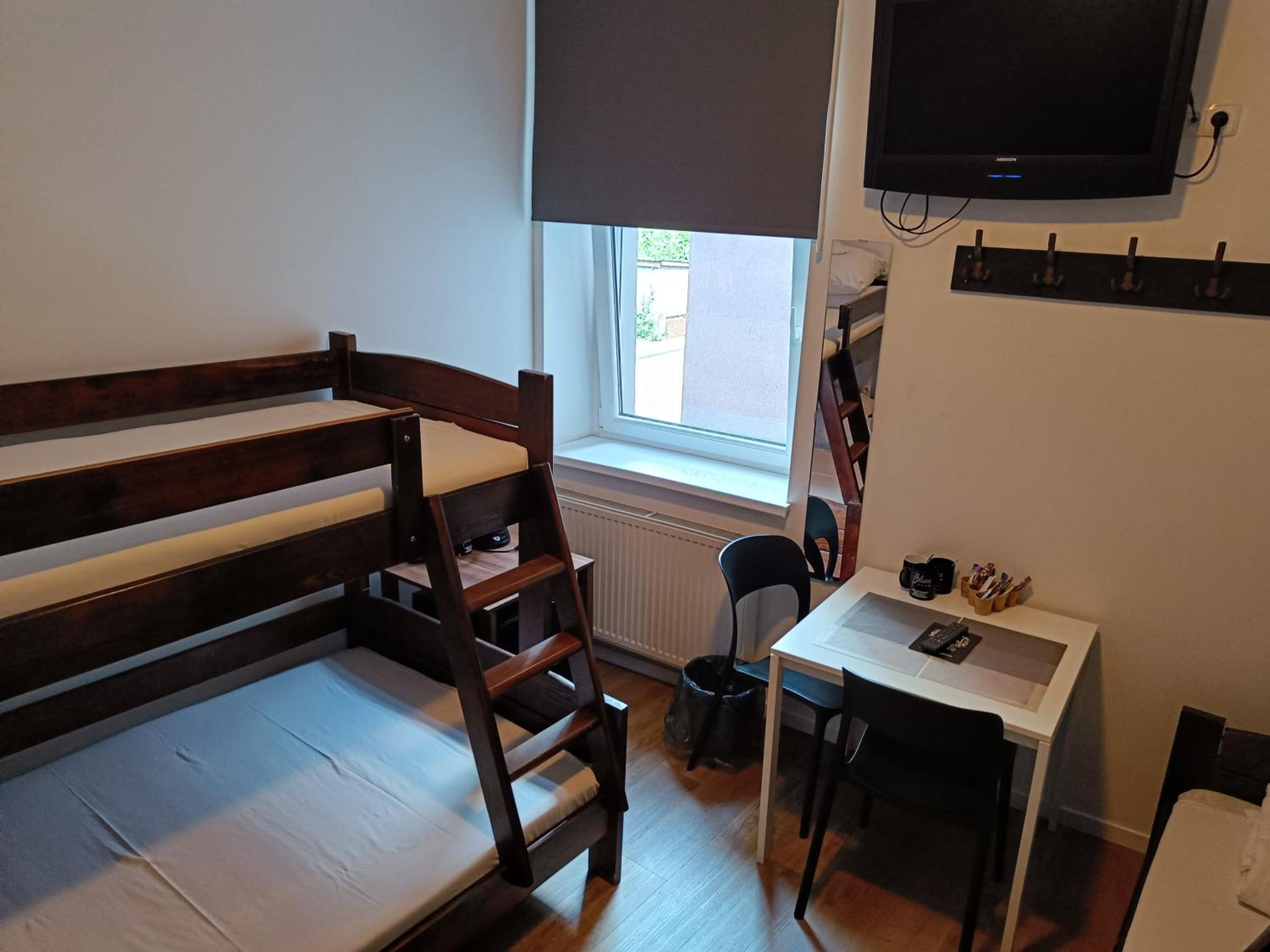 Dormitory Room (6 Adults) photo 2