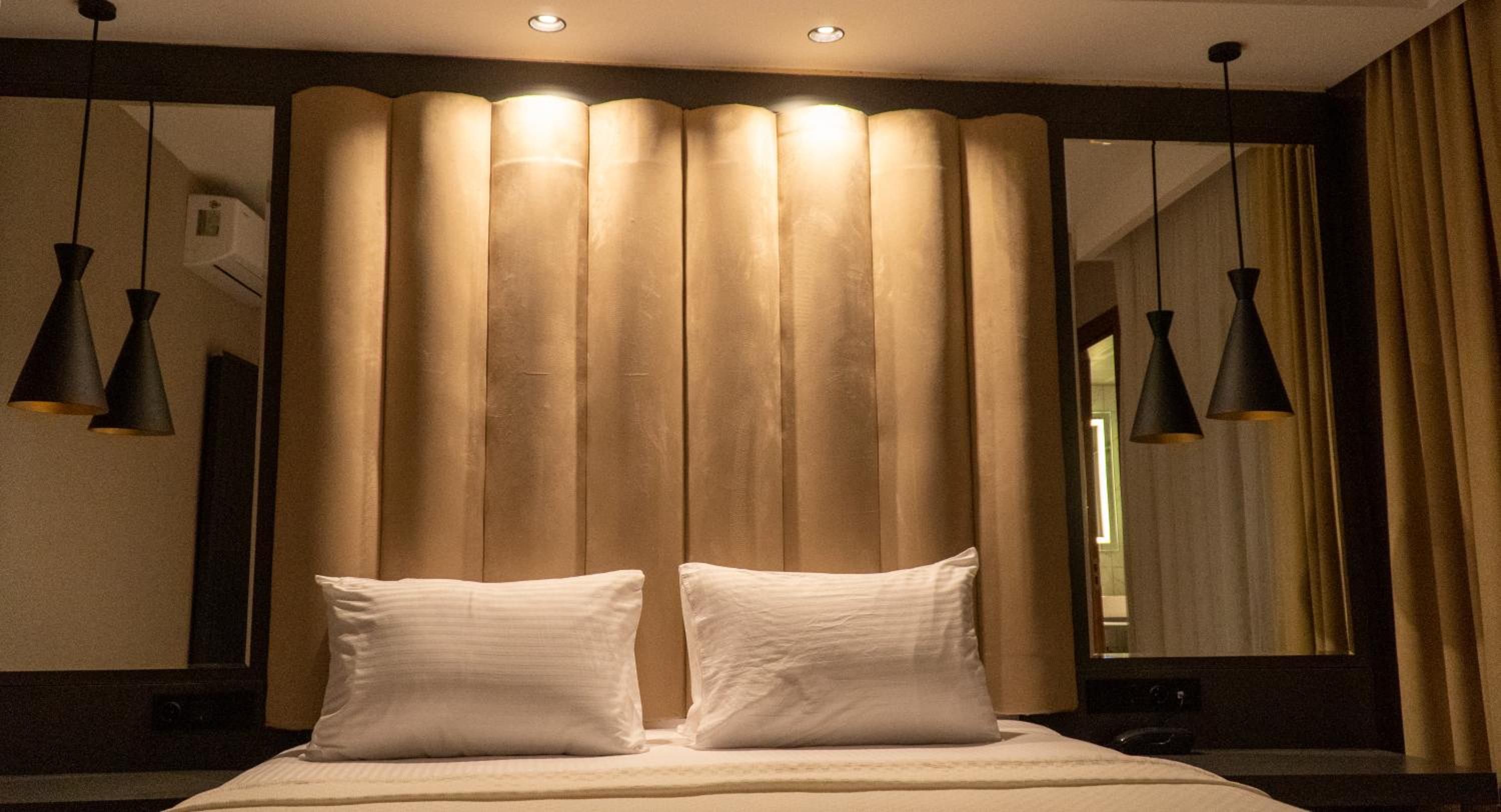 Deluxe Double Room with Balcony photo 2