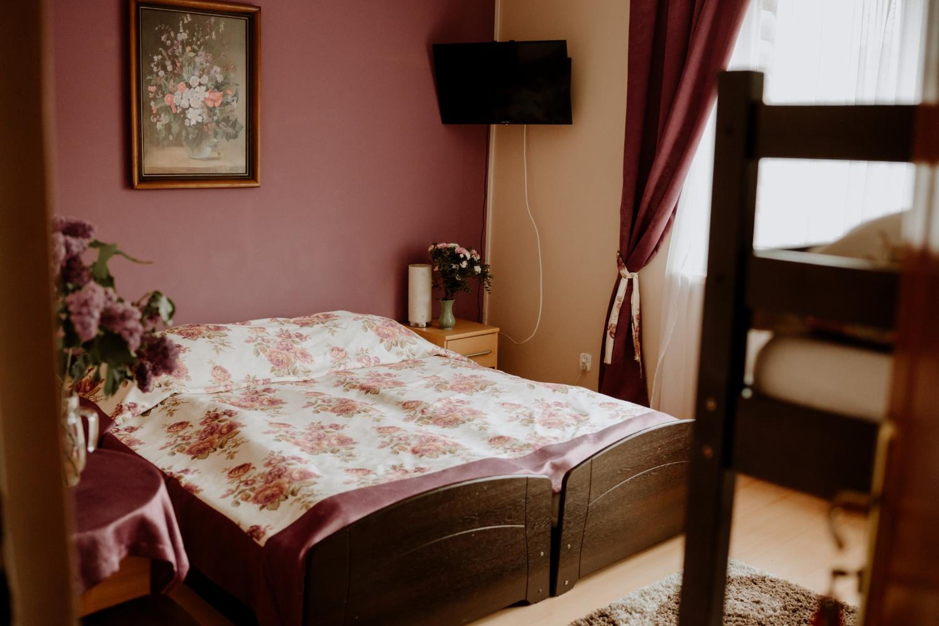 Seven-Bedroom House photo 3
