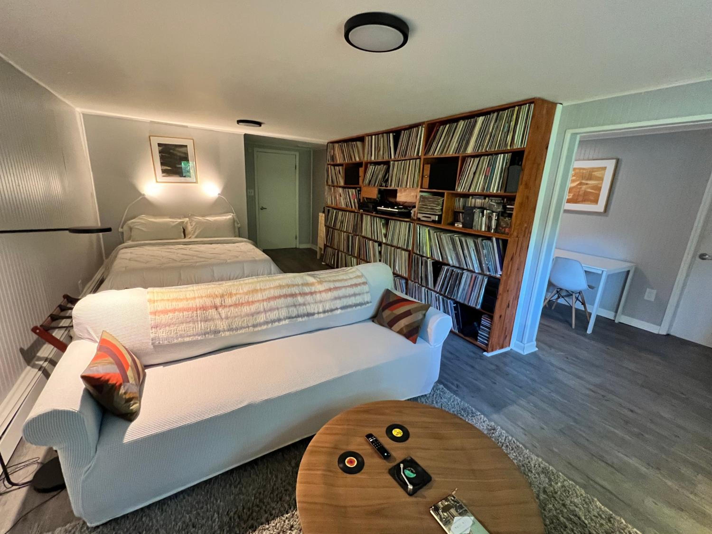 One-Bedroom Apartment photo 1