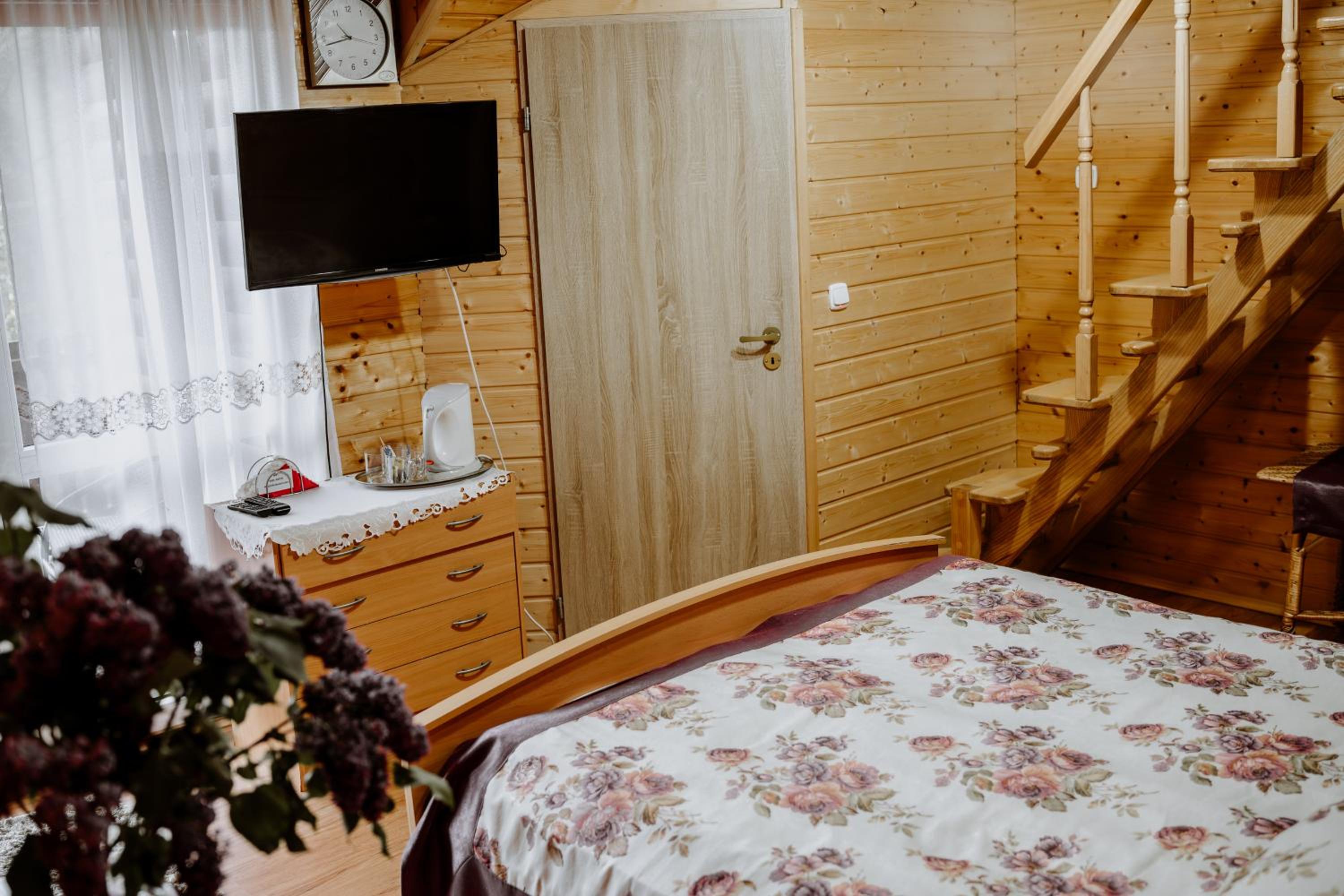 Seven-Bedroom House photo 2