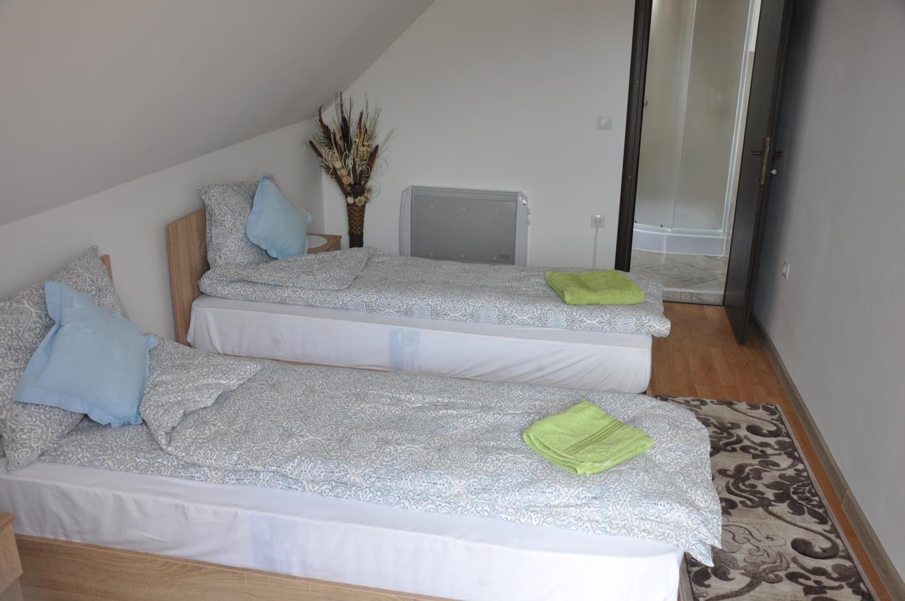 Standard Double or Twin Room photo 3