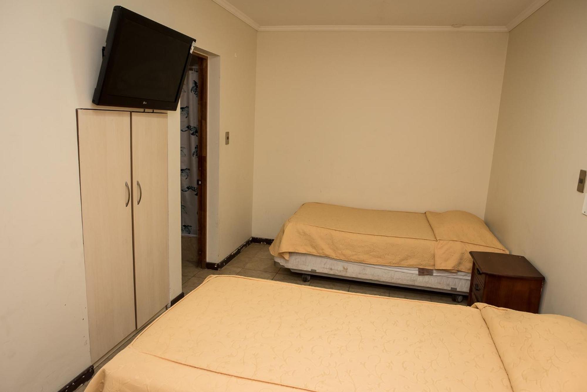 Standard Twin Room - Photo 6