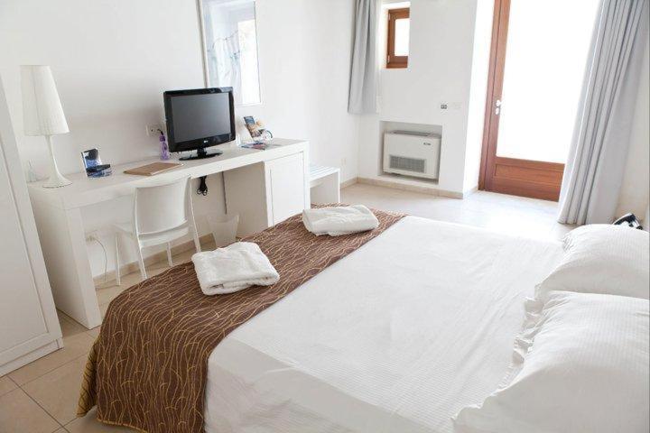 Double Room - Photo 6