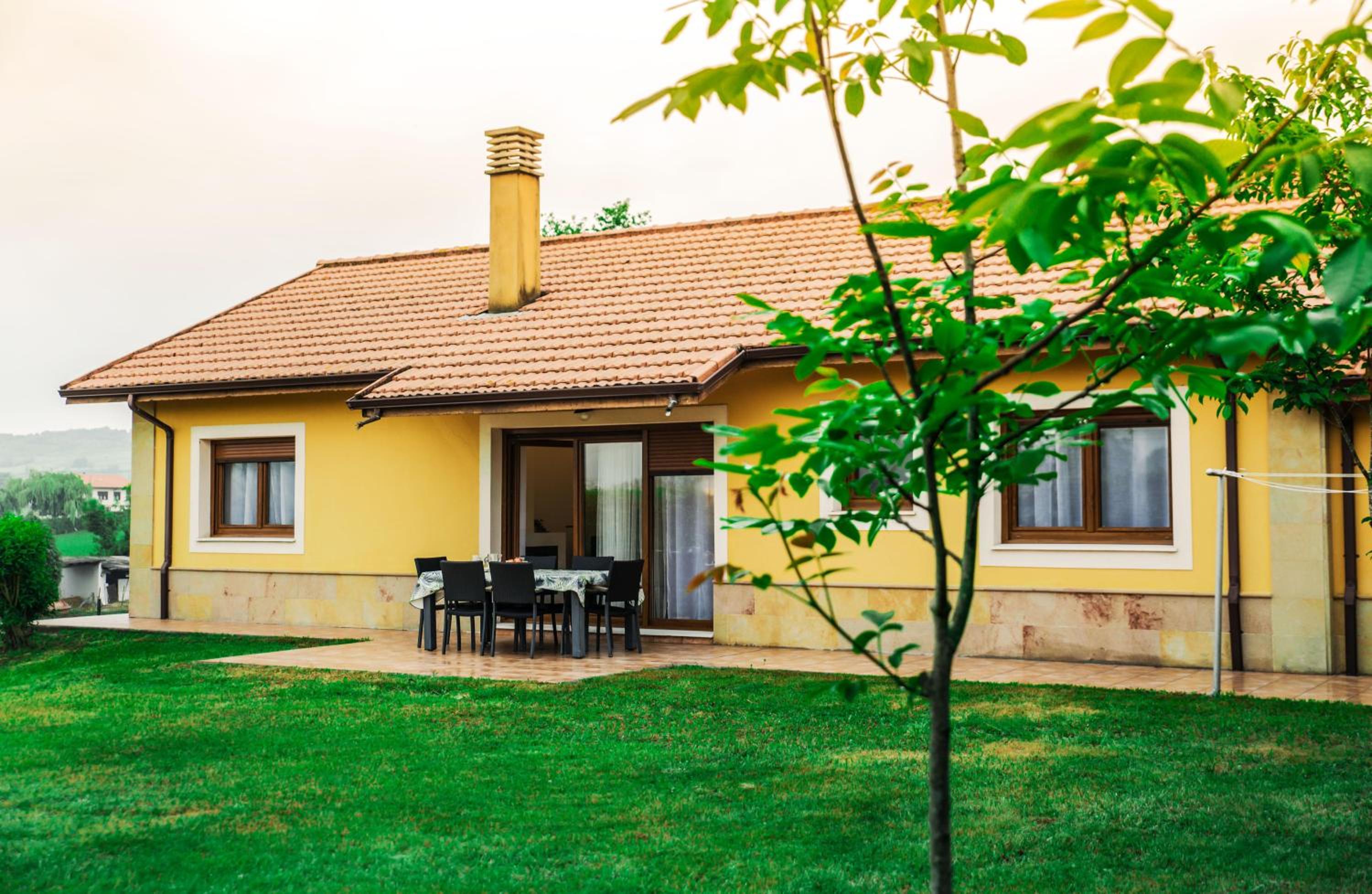 Three-Bedroom House photo 3