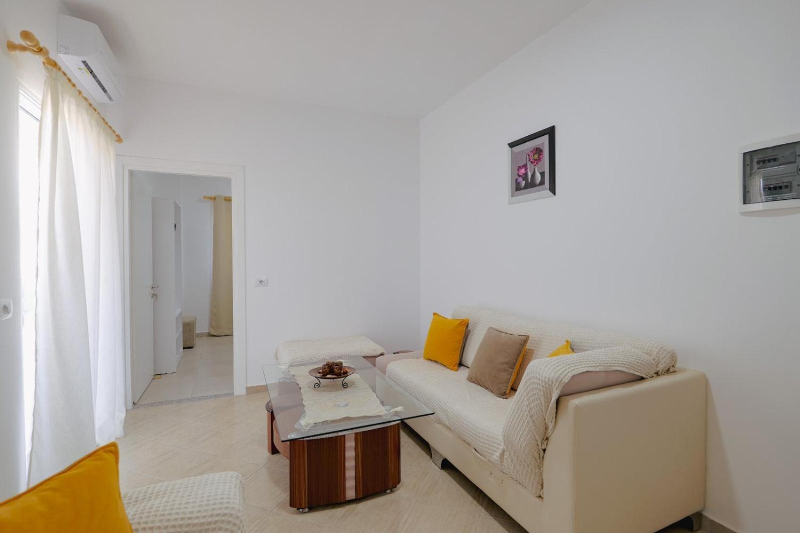 One-Bedroom Apartment photo 3