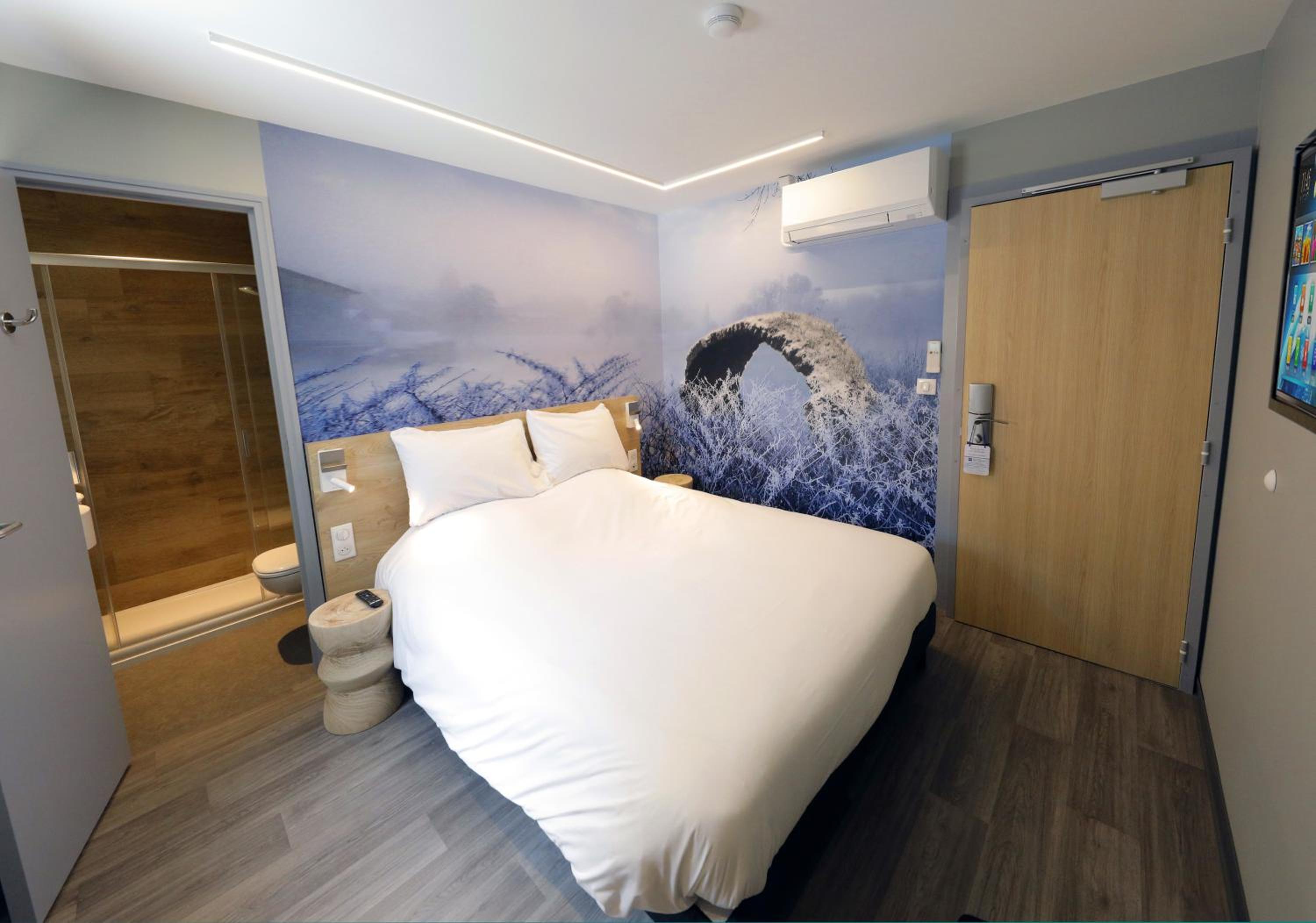 Standard Queen Room - Non-Smoking - Photo 1