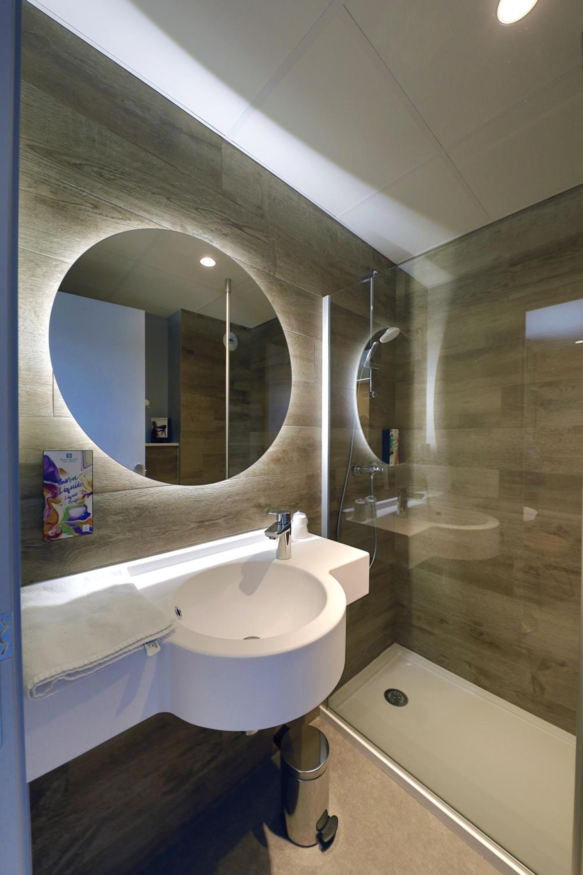 Standard Twin Room - Non-Smoking - Photo 4