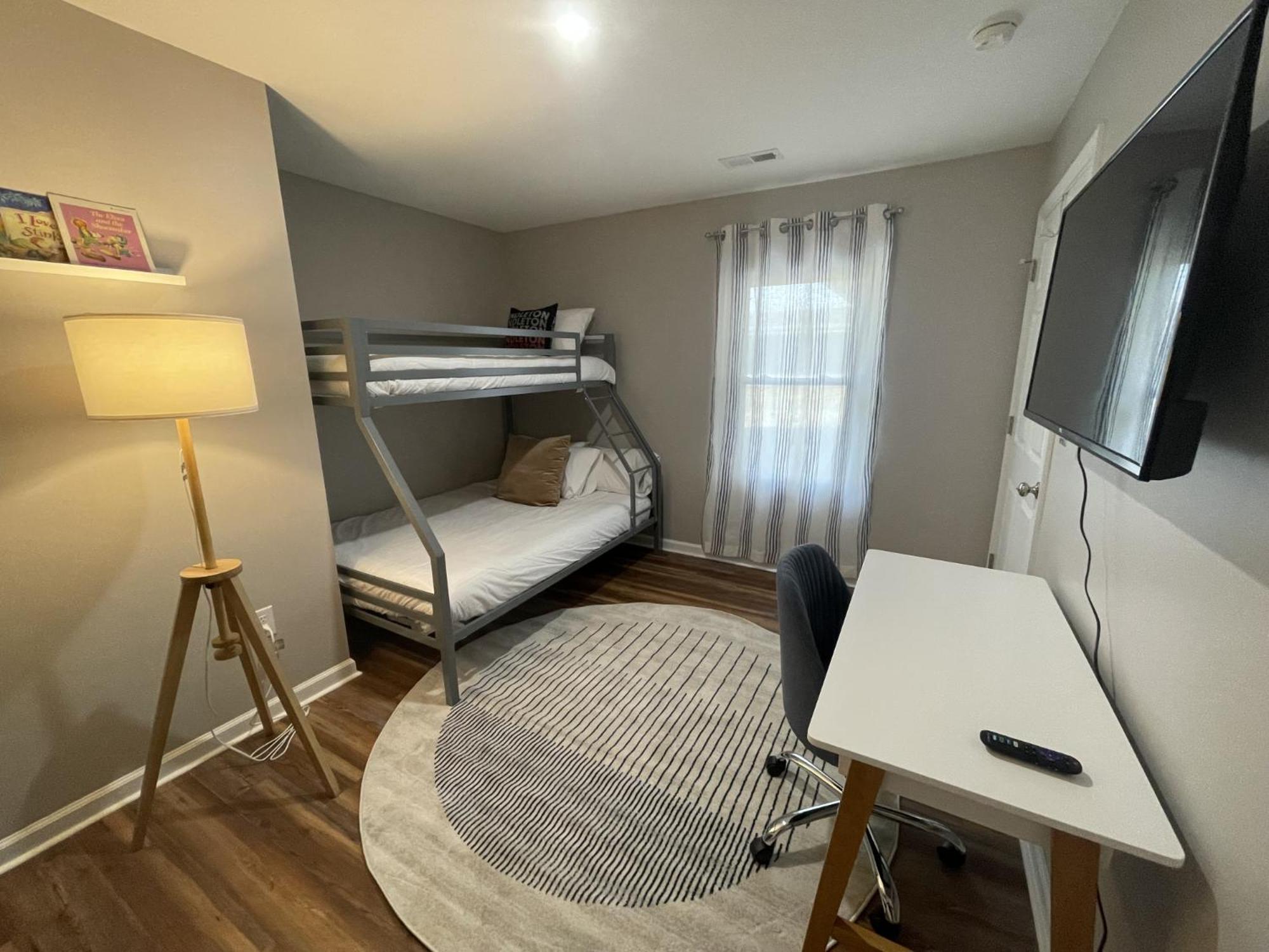Three-Bedroom House photo 3