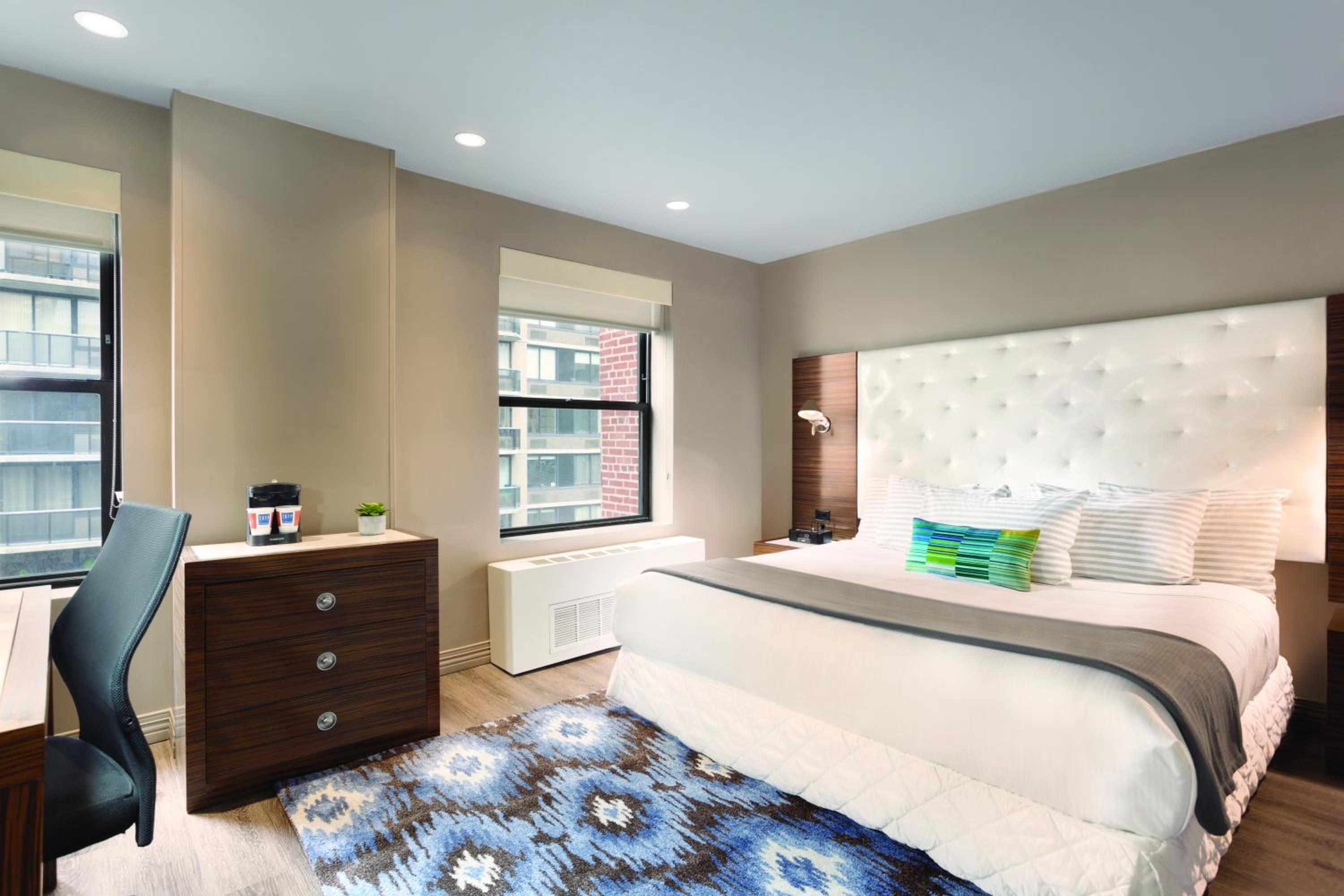 Premium Queen Suite photo 1