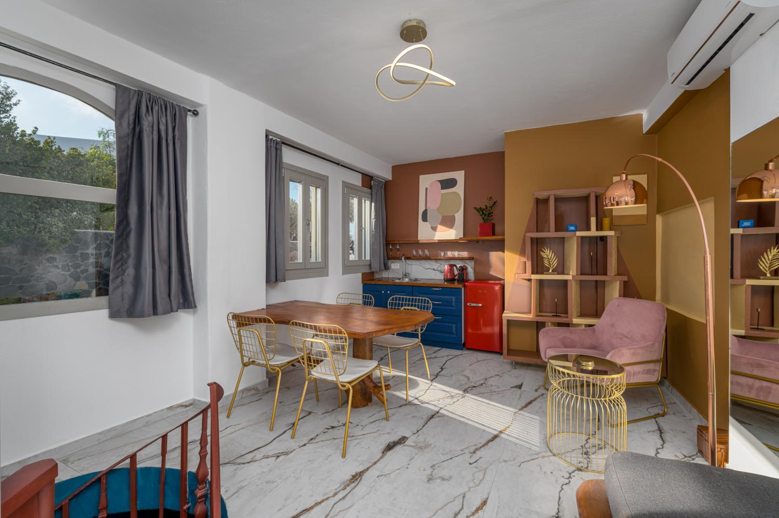 Apartment - Split Level photo 2