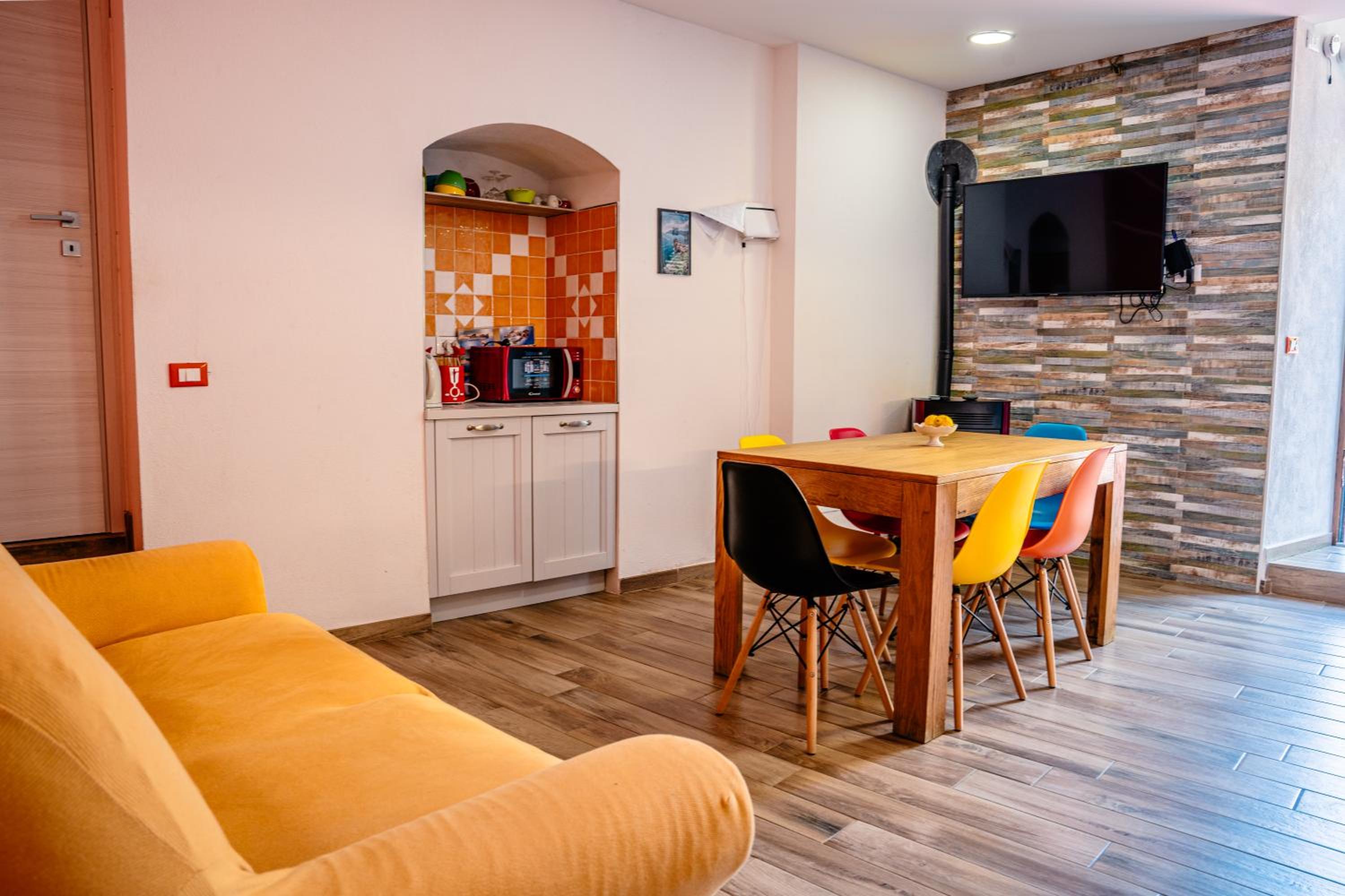 Two-Bedroom Apartment - Photo 9