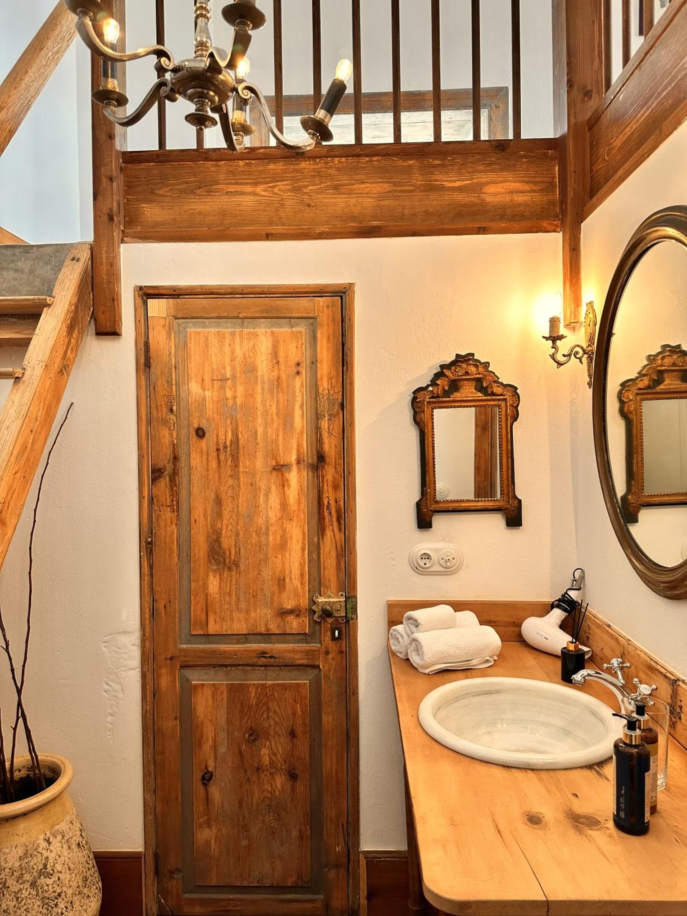 Classic Quadruple Room thumbnail 6