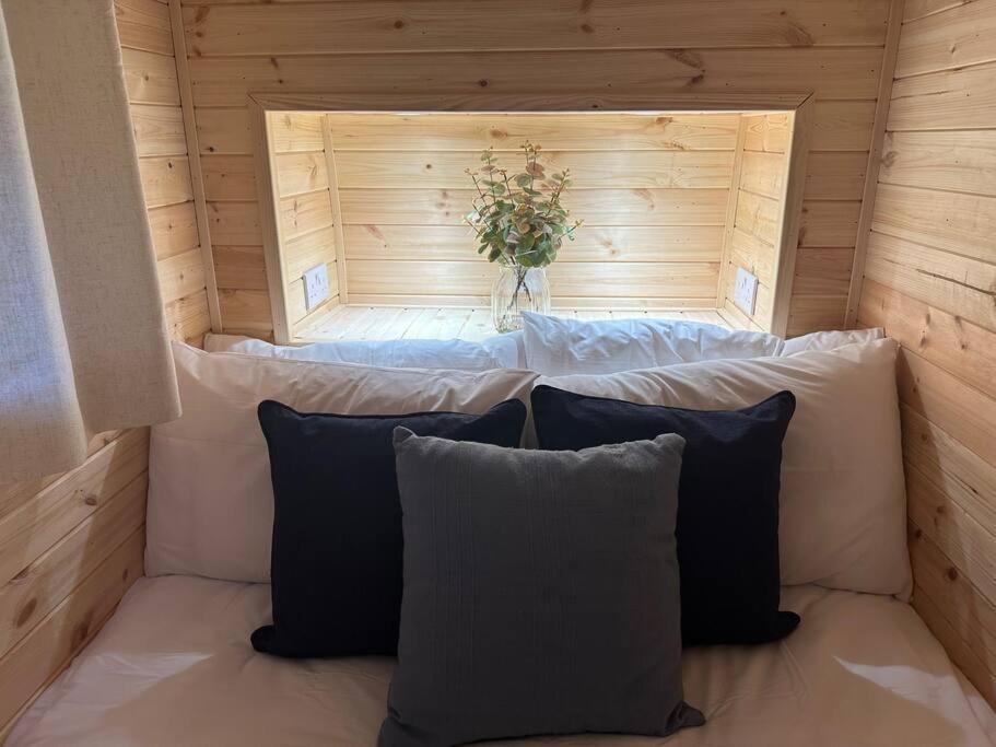 One-Bedroom House photo 1
