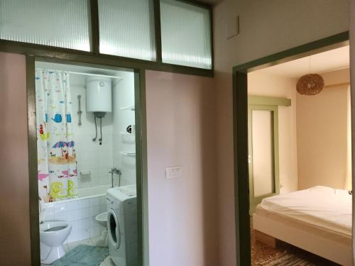Studio Apartment - Photo 15
