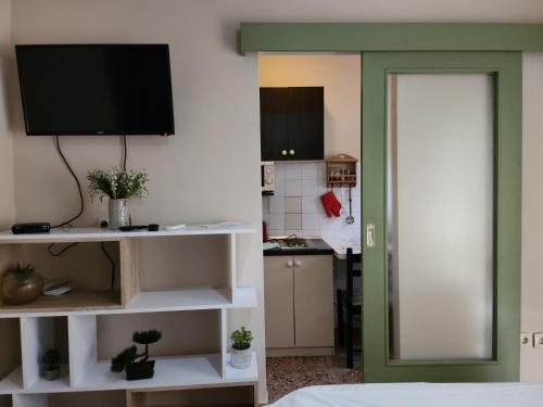 Studio Apartment - Photo 16