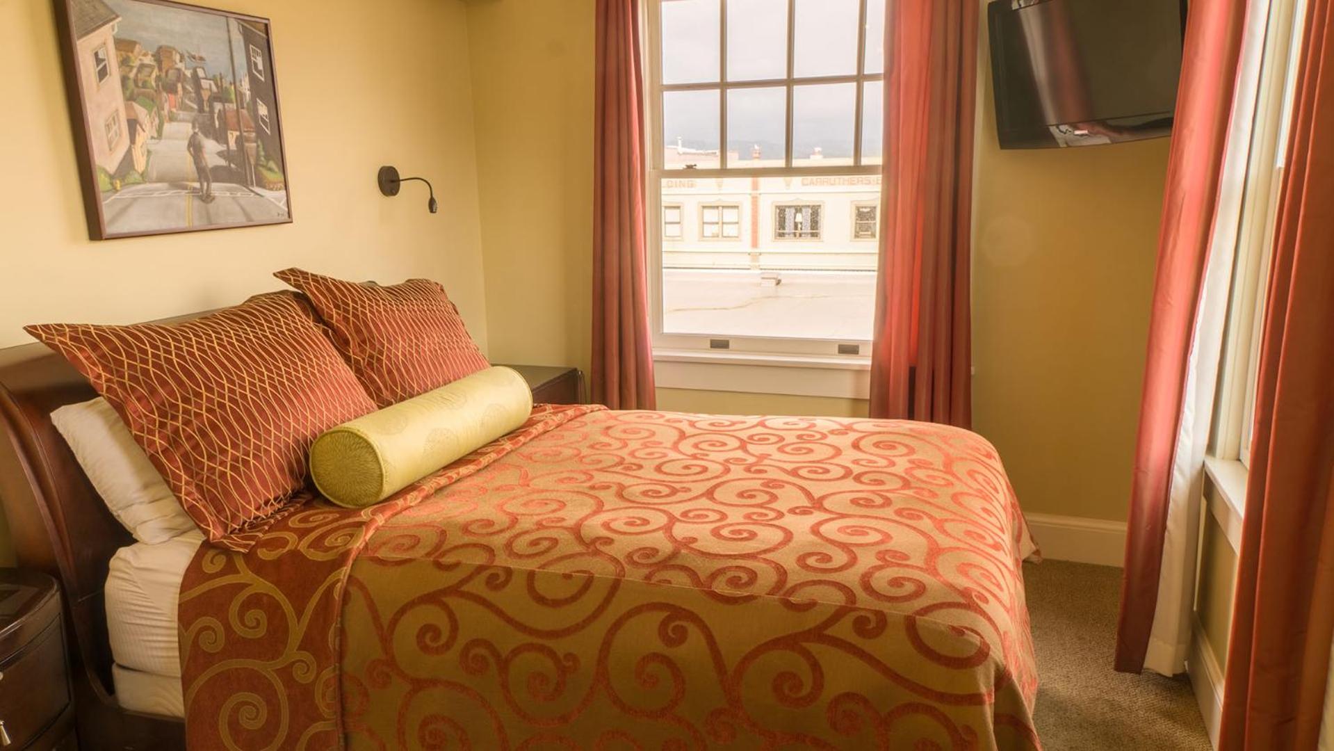 Deluxe King Room - Photo 1