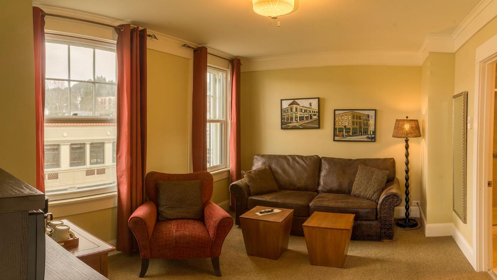 Suite - Photo 1
