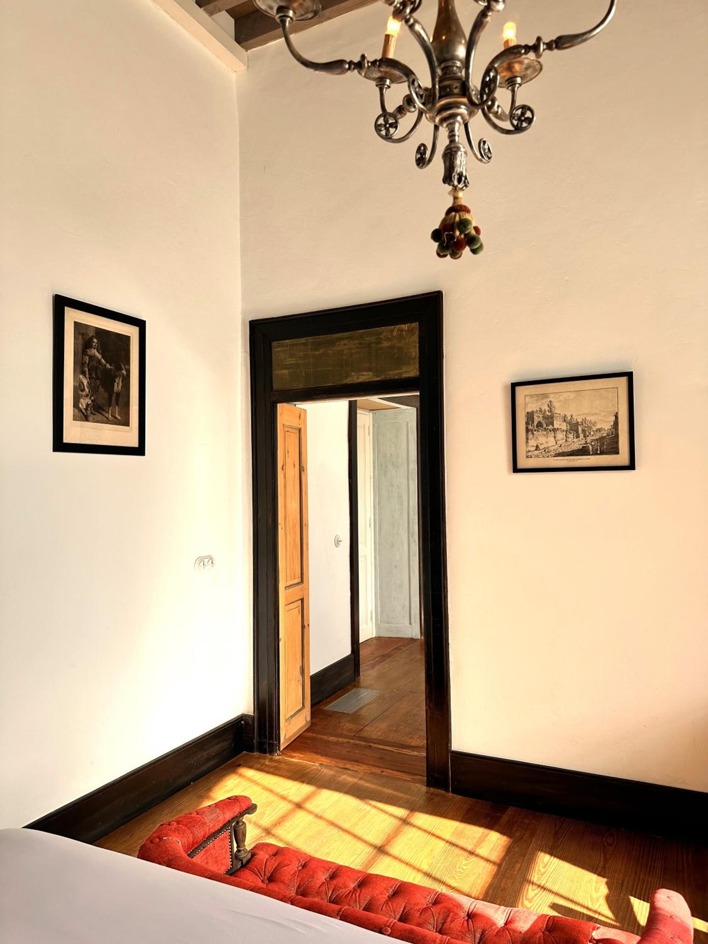 Superior Double Room thumbnail 6