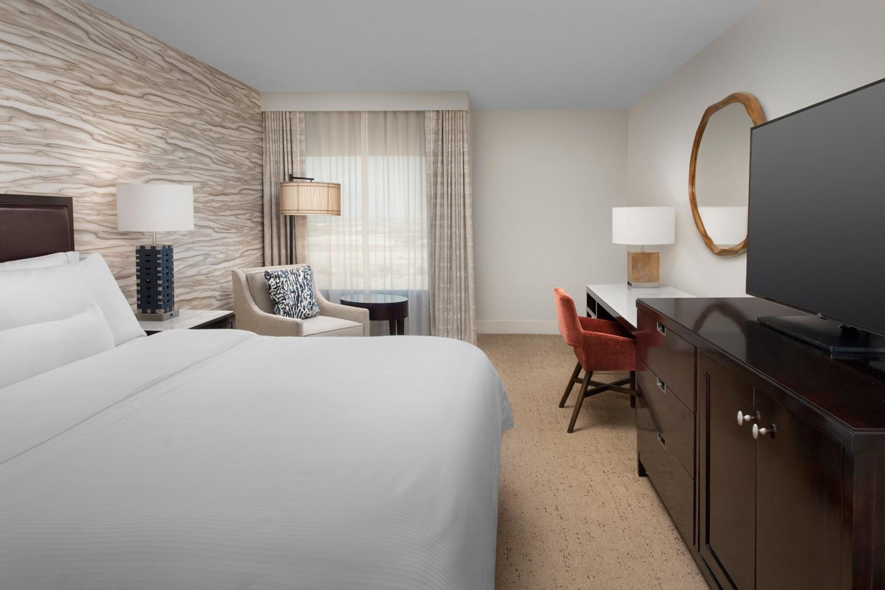 Traditional King Room with Roll-in Shower - Mobility and Hearing Accessible