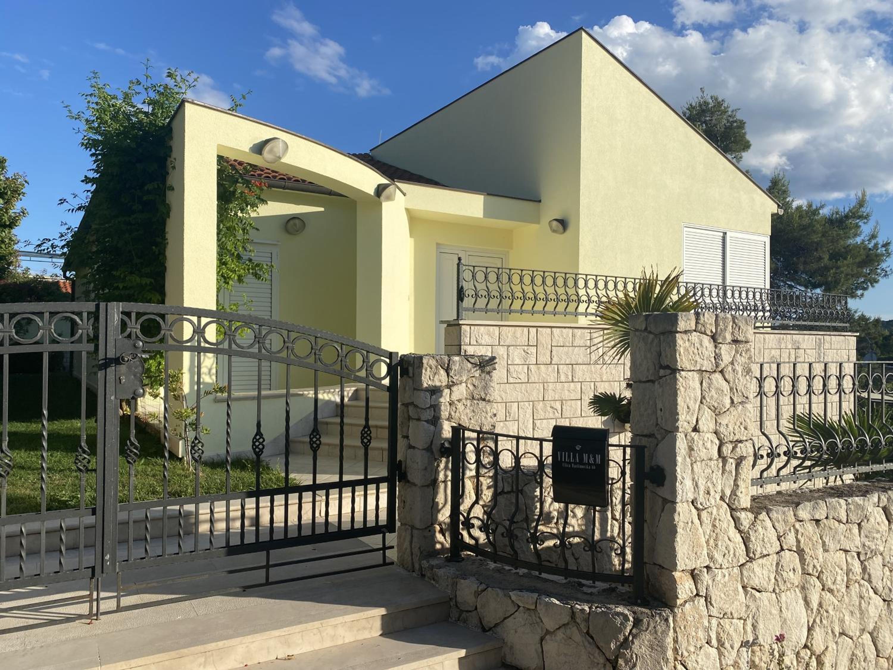 Villa photo 2
