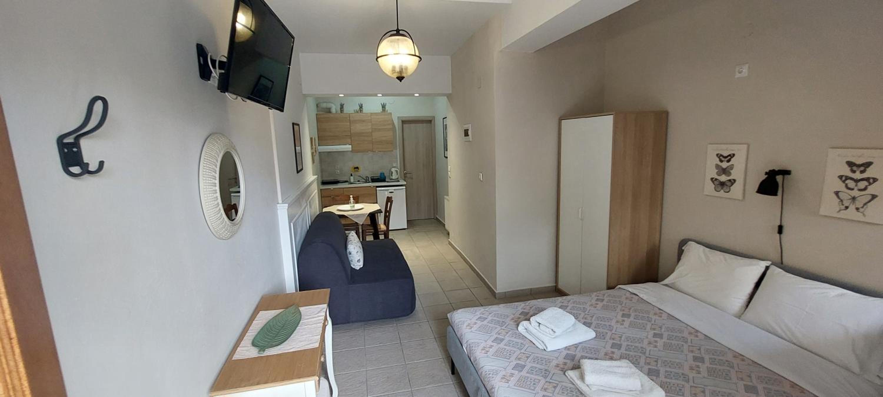 One-Bedroom Apartment photo 1