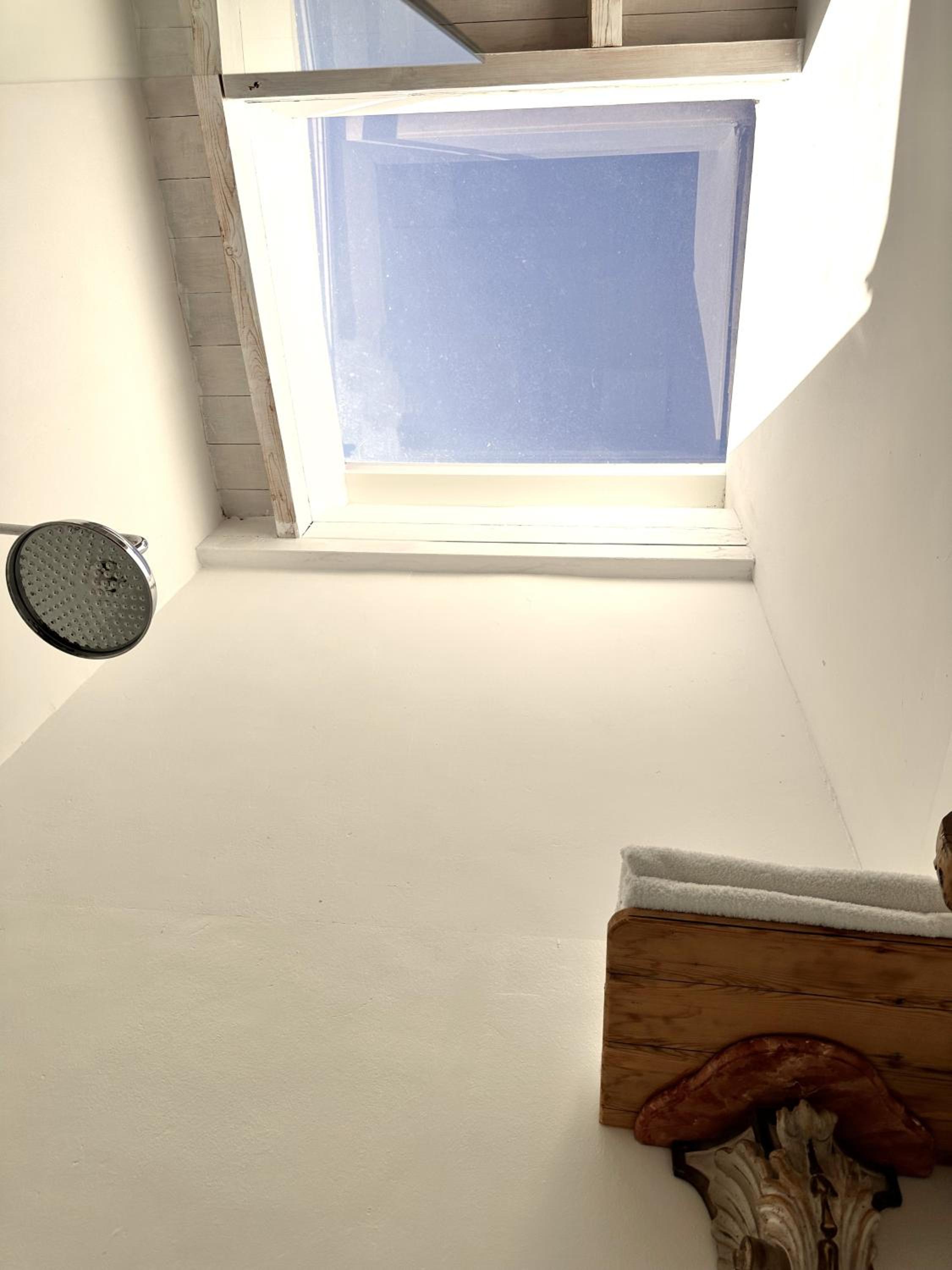 Standard Double Room thumbnail 6