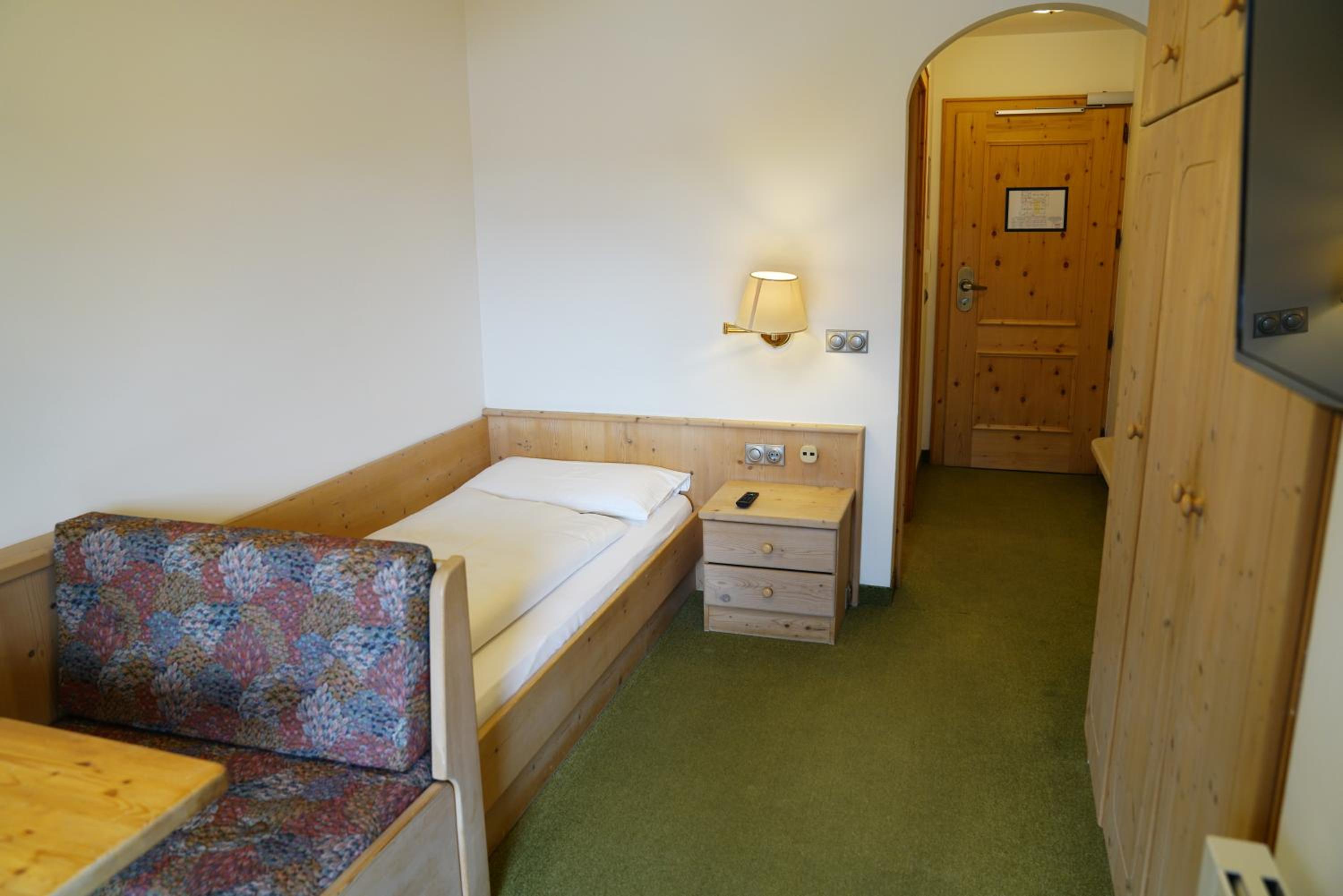 Single Room photo 2