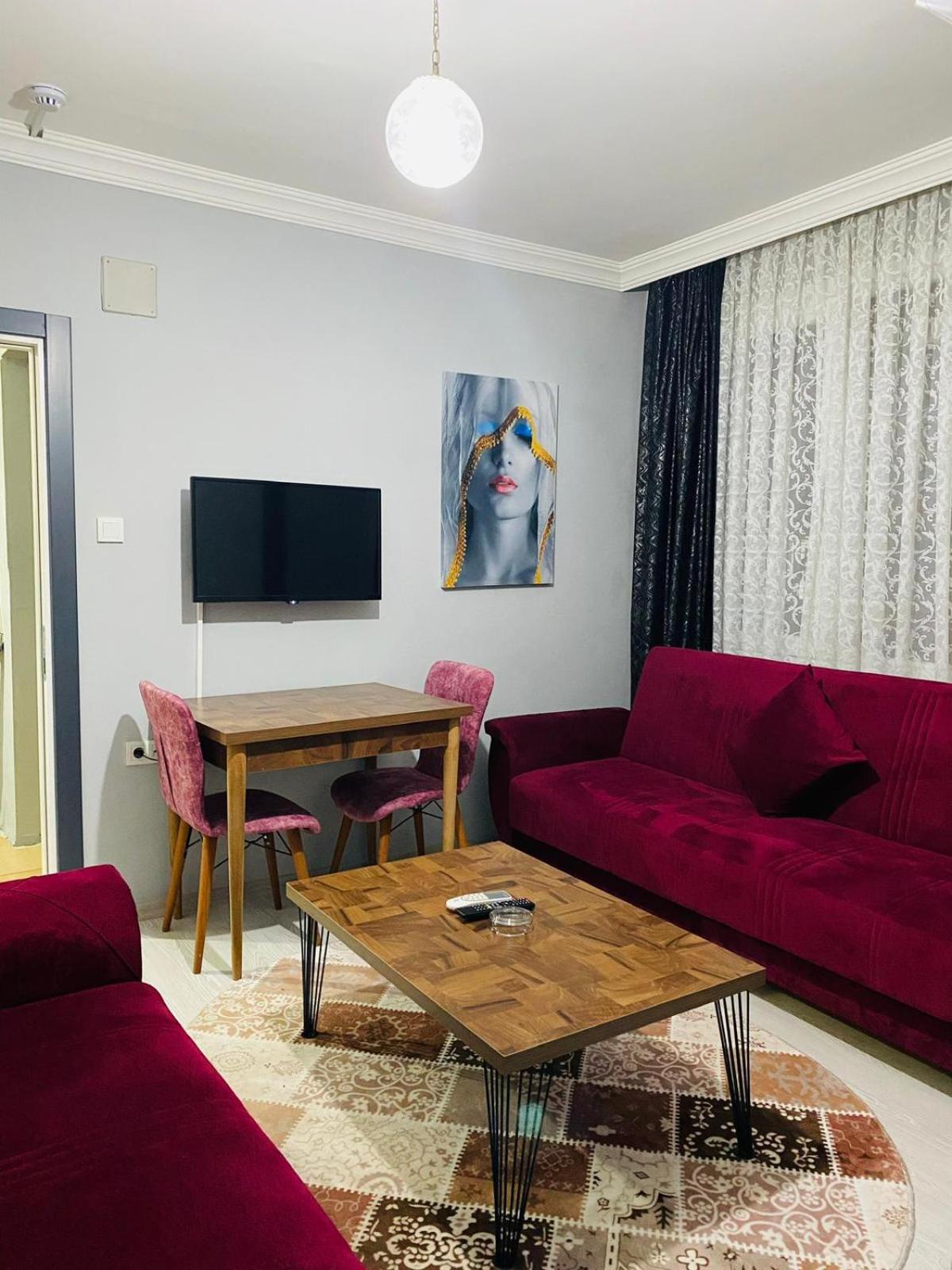 One-Bedroom Apartment photo 1