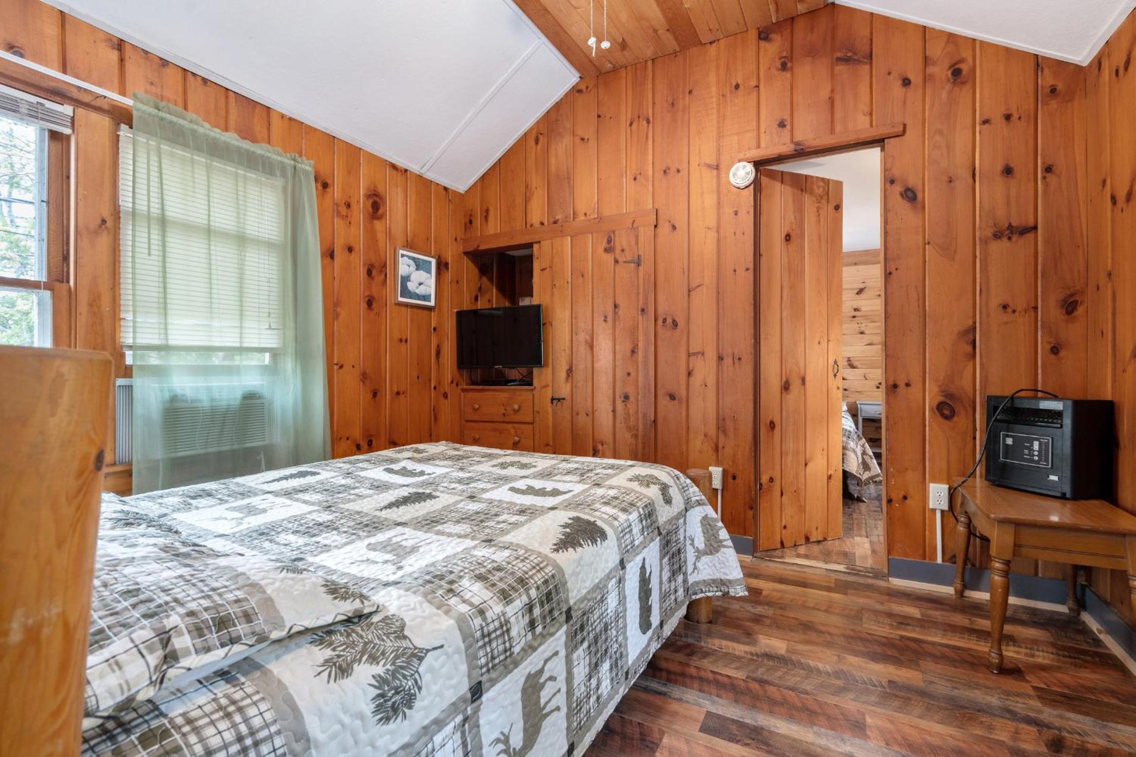Two Bedroom Cottage - Lake photo 3
