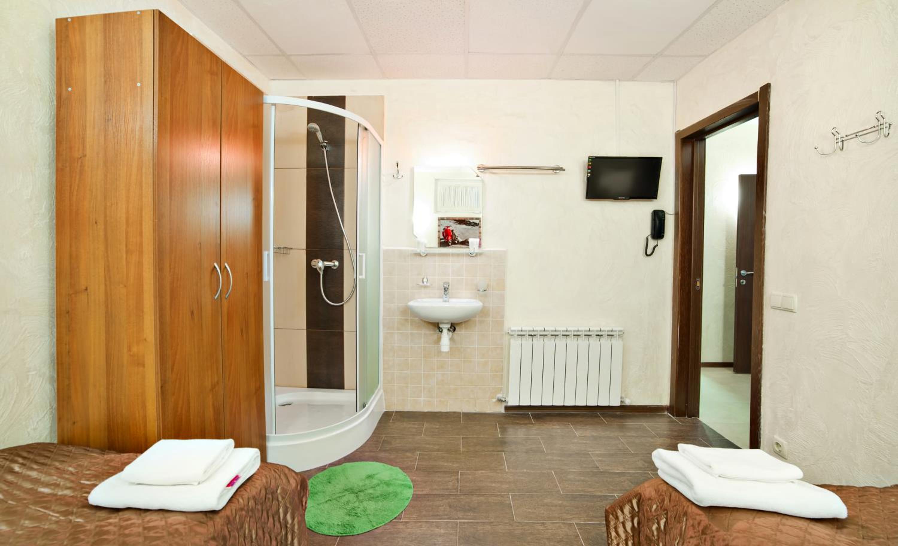Twin Room with Shared Toilet photo 2
